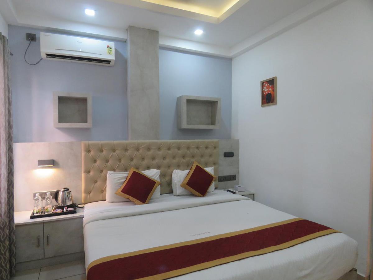 Hotel Reegate Near South Railway Station Kochi