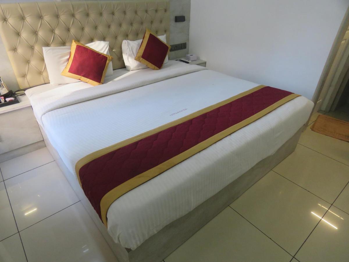 Hotel Reegate Near South Railway Station Kochi