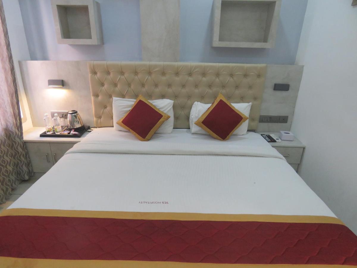 Hotel Reegate Near South Railway Station Kochi