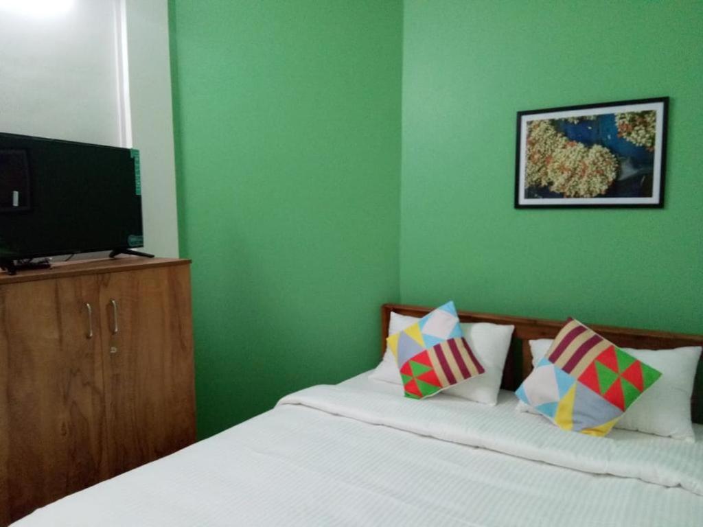 Full Moon Service Apartment *