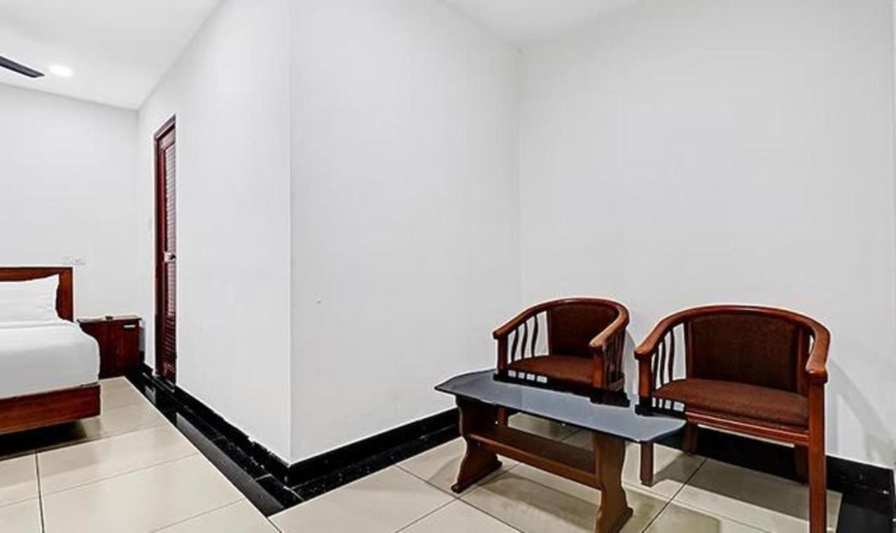 Hotel Fabhotel Pgs Kochi