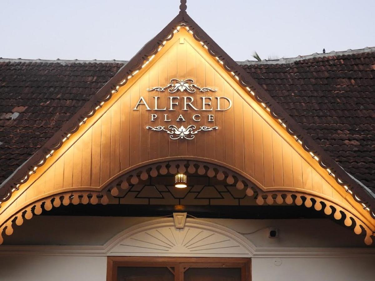 Alfred Place Hotel 2*