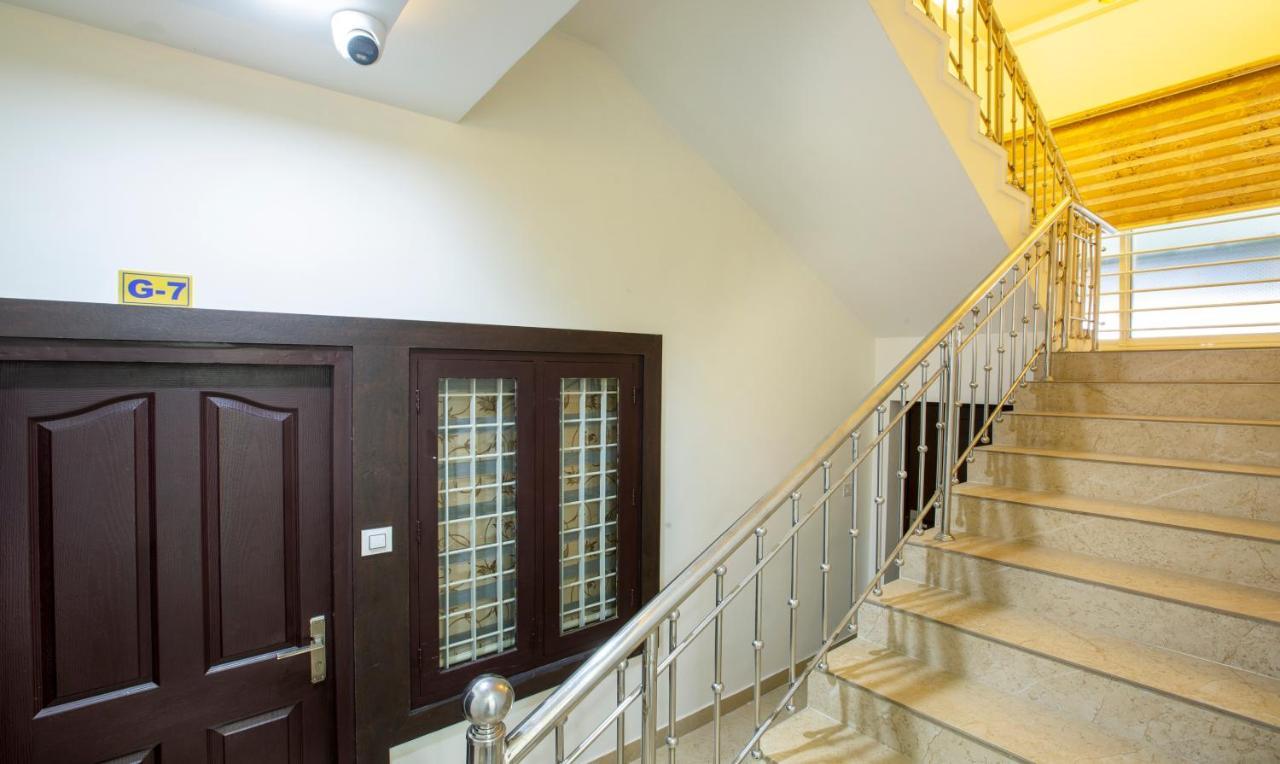 Treebo Shore Residency, 290 M From Lakeshore Hospital Hotel