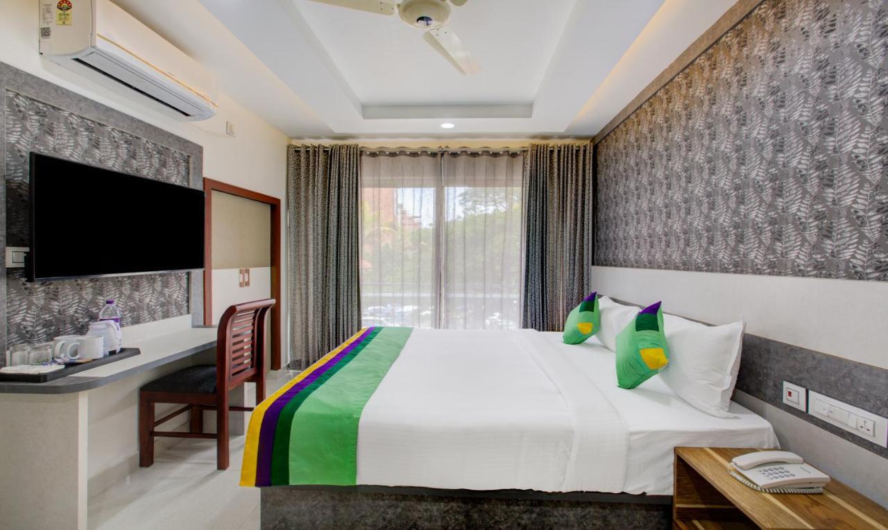 Hotel Treebo Shore Residency, 290 M From Lakeshore Hospital Kochi