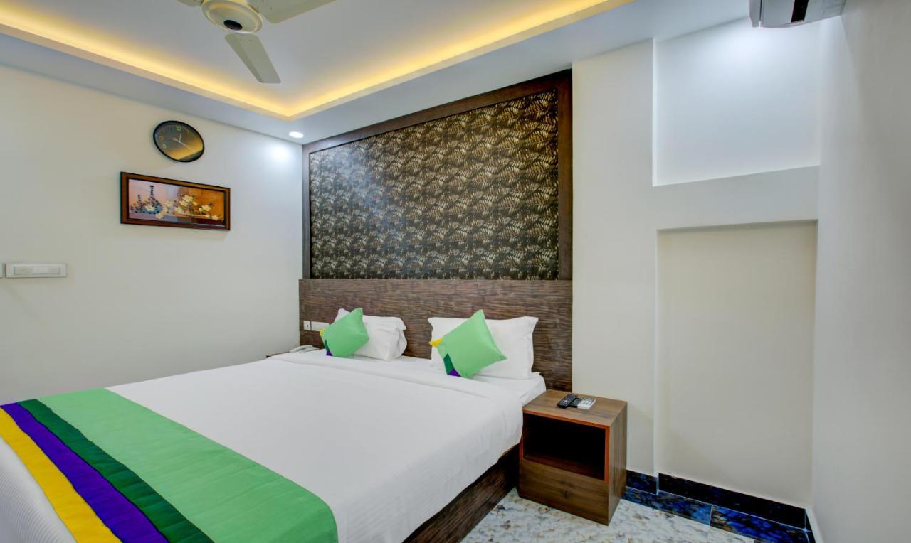 Treebo Shore Residency, 290 M From Lakeshore Hospital Hotel