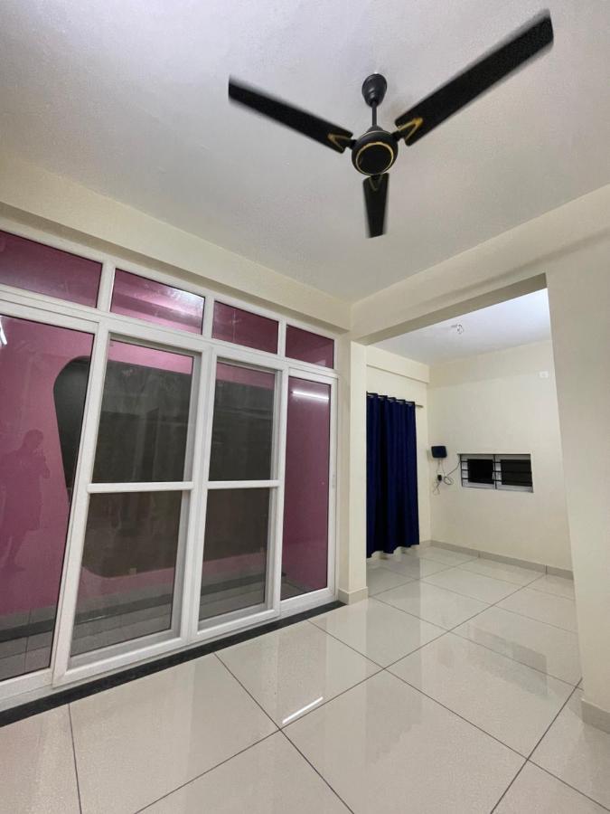 Hotel Uniro & Packages