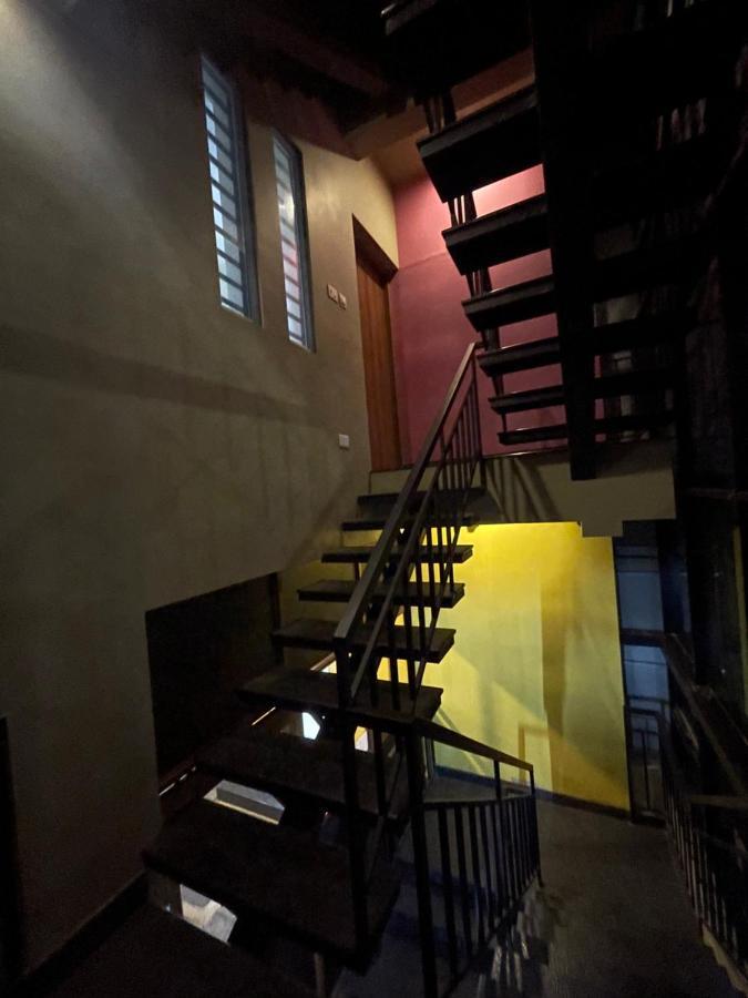 Hotel Uniro & Packages 2*