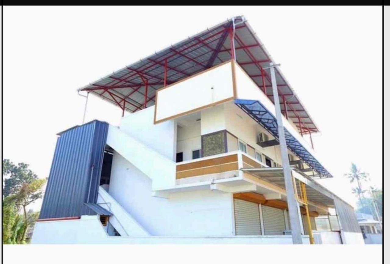 23374 Near Lulu Mall Homestay Kochi