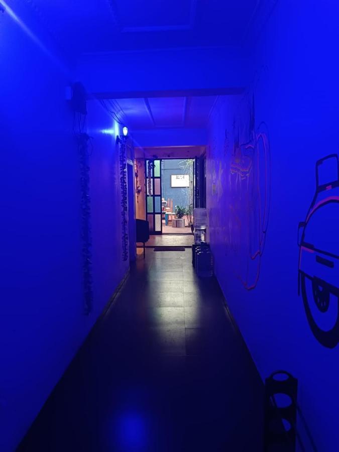 Xhostel