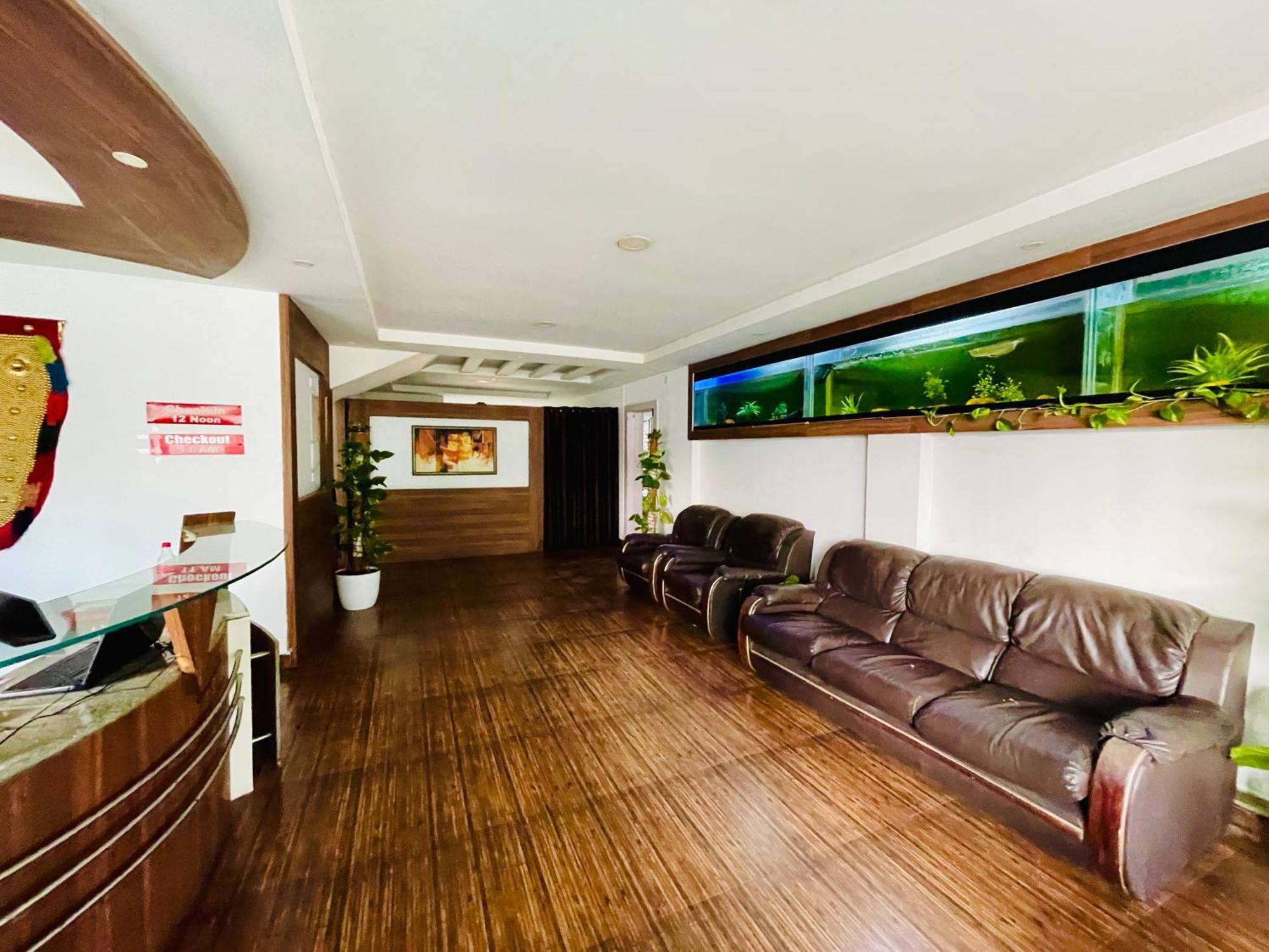 Hotel Oval Retreat Palace Kochi