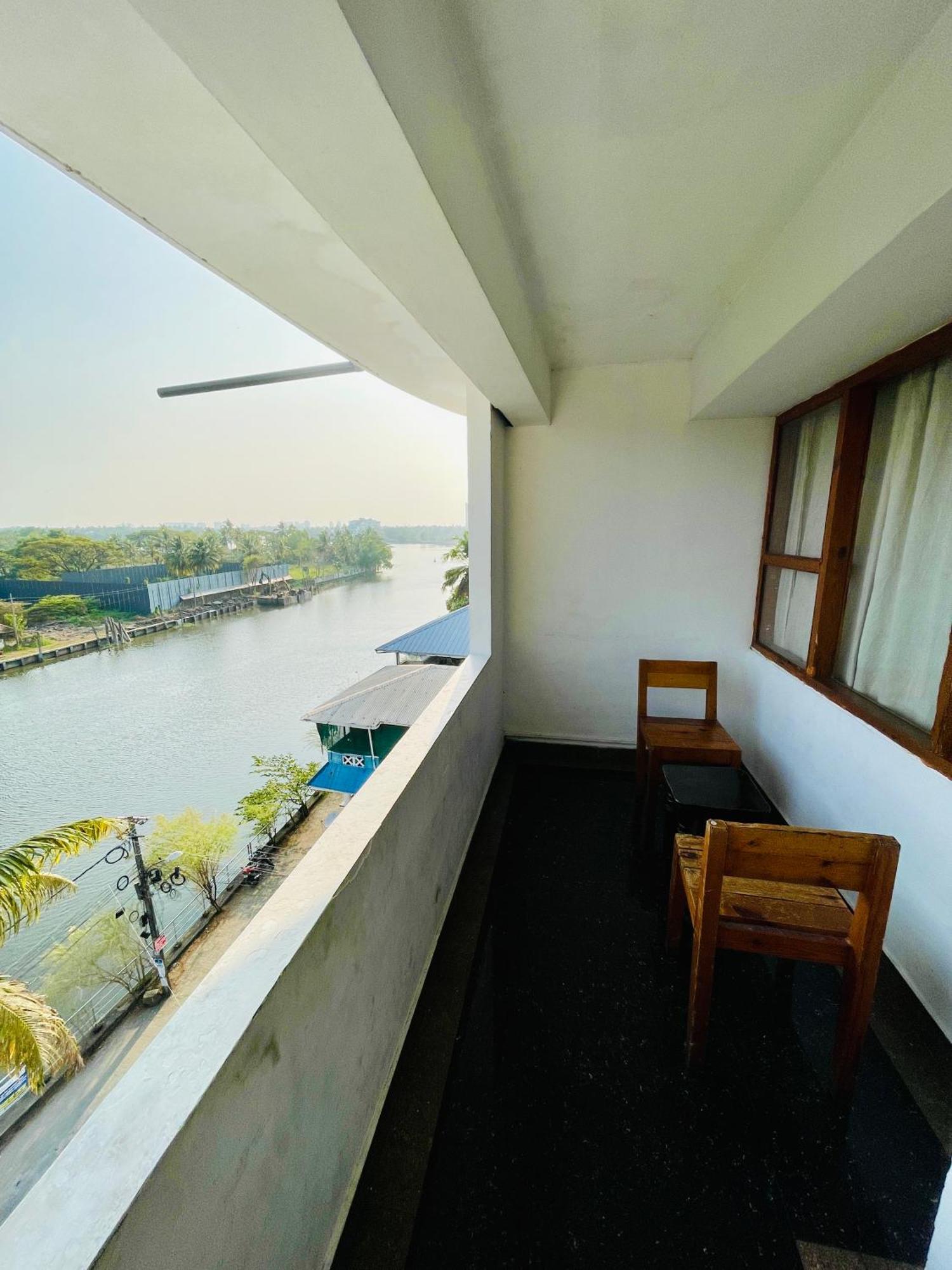 Oval Retreat Palace * Kochi