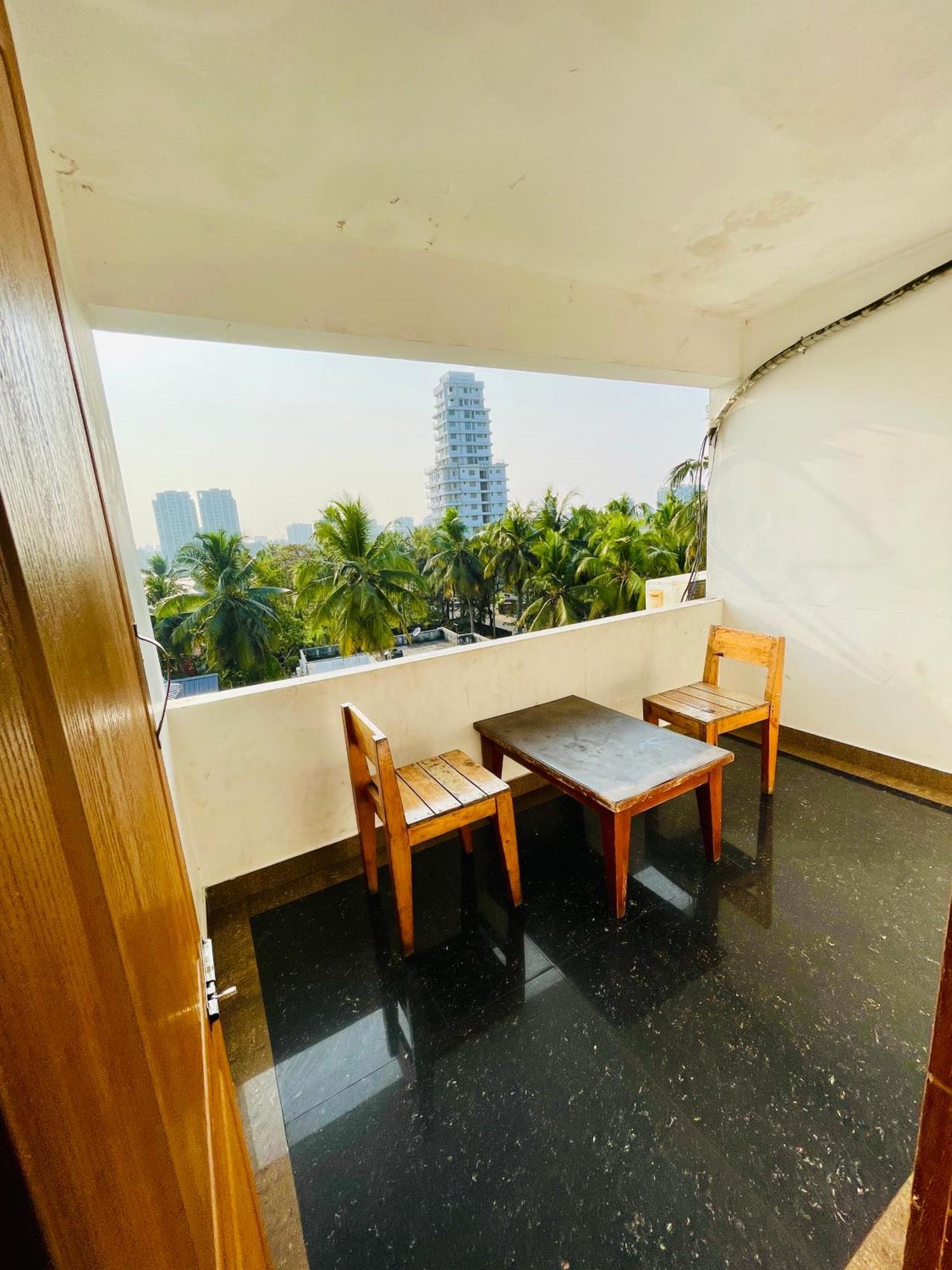 Oval Retreat Palace Hotel Kochi
