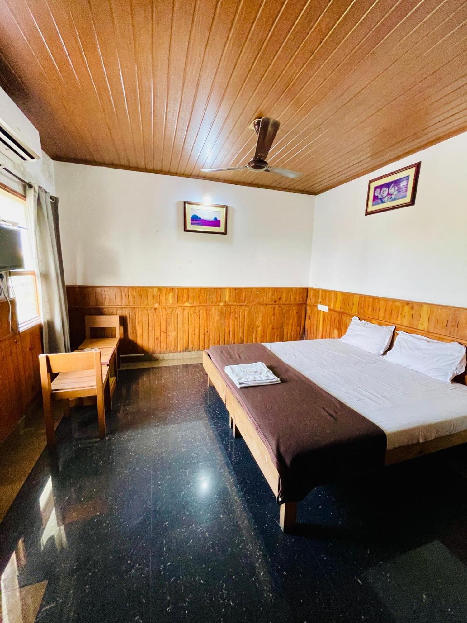 Oval Retreat Palace Hotel Kochi