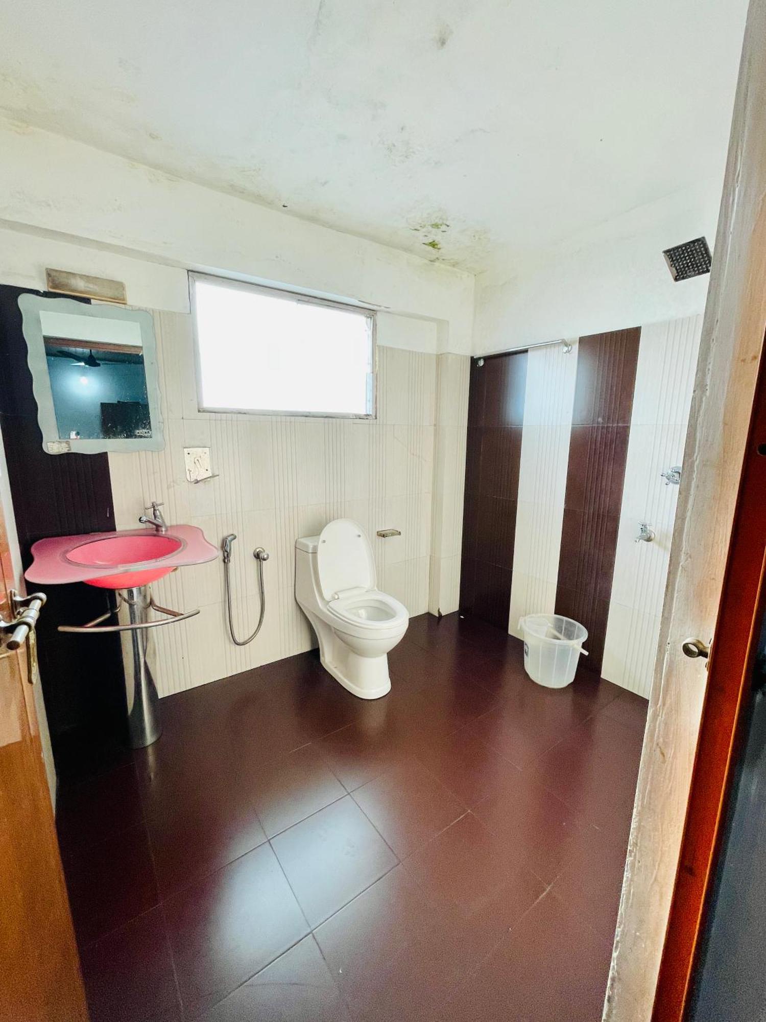 Hotel Oval Retreat Palace Kochi