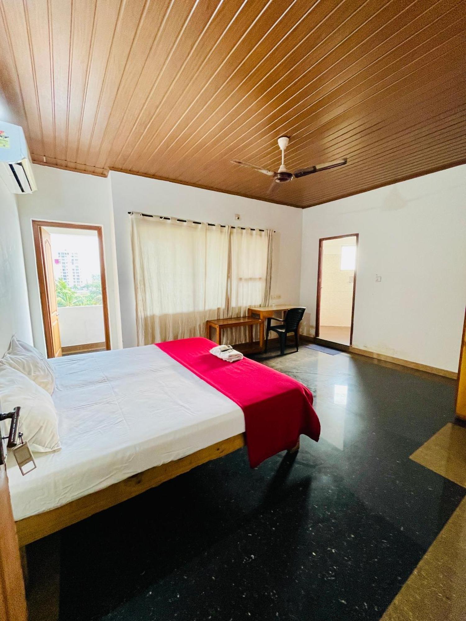 Oval Retreat Palace Hotel Kochi