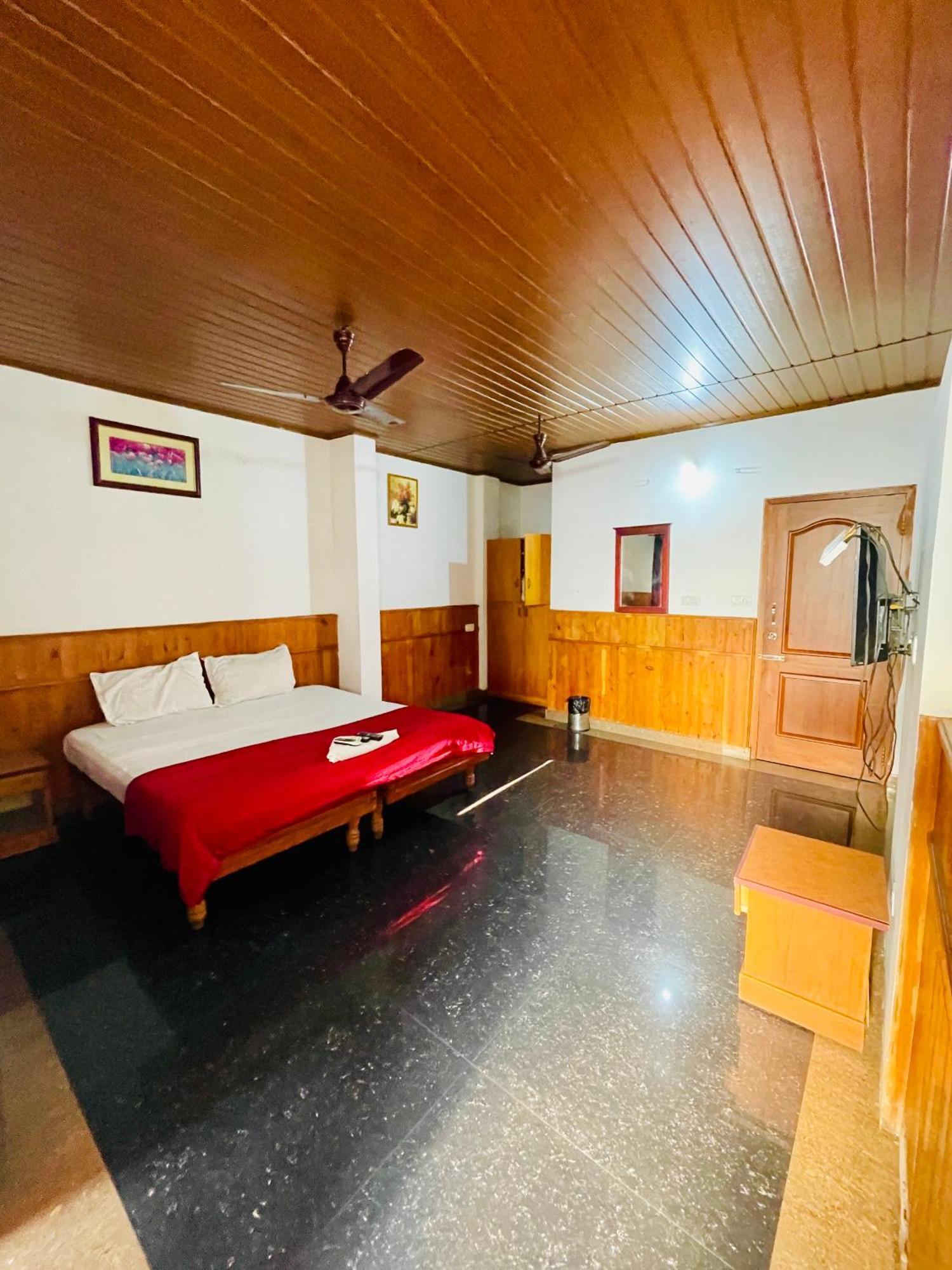 Hotel Oval Retreat Palace *