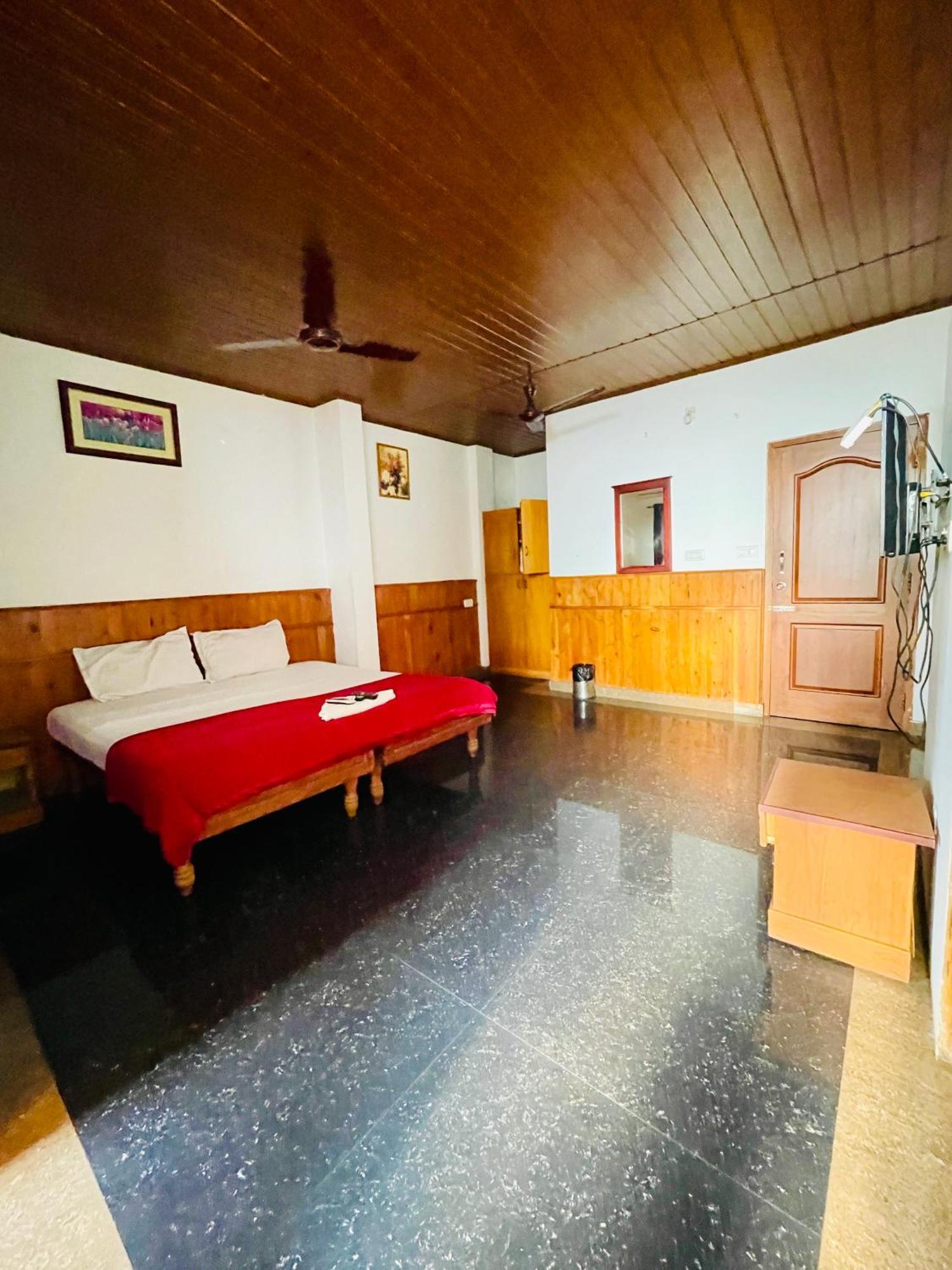 Hotel Oval Retreat Palace