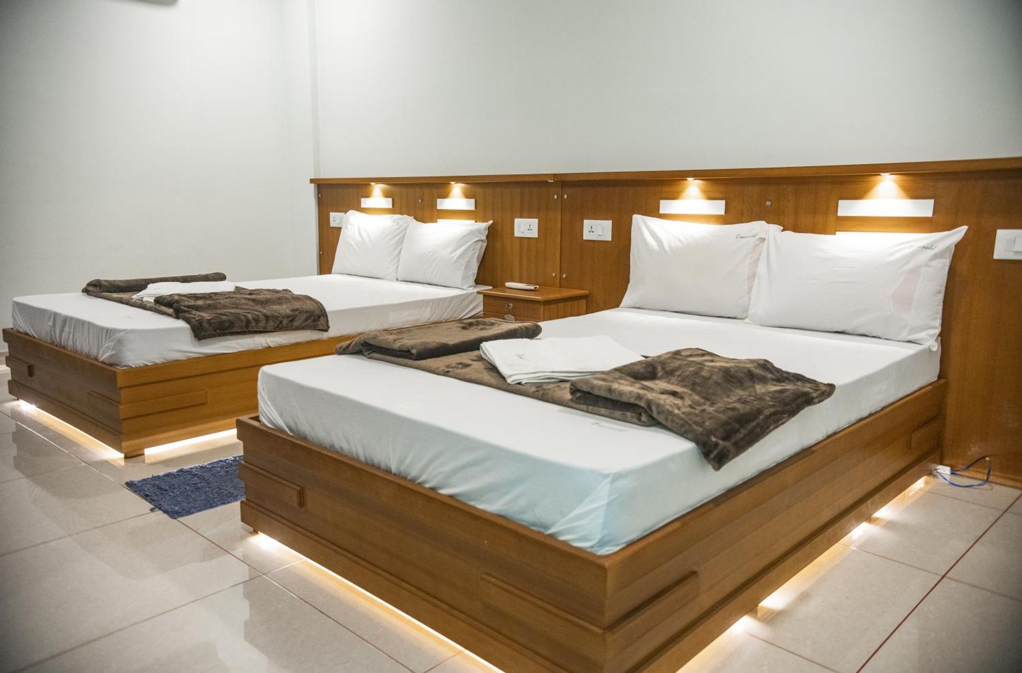 Emerald Royal Residency Hotel 3*