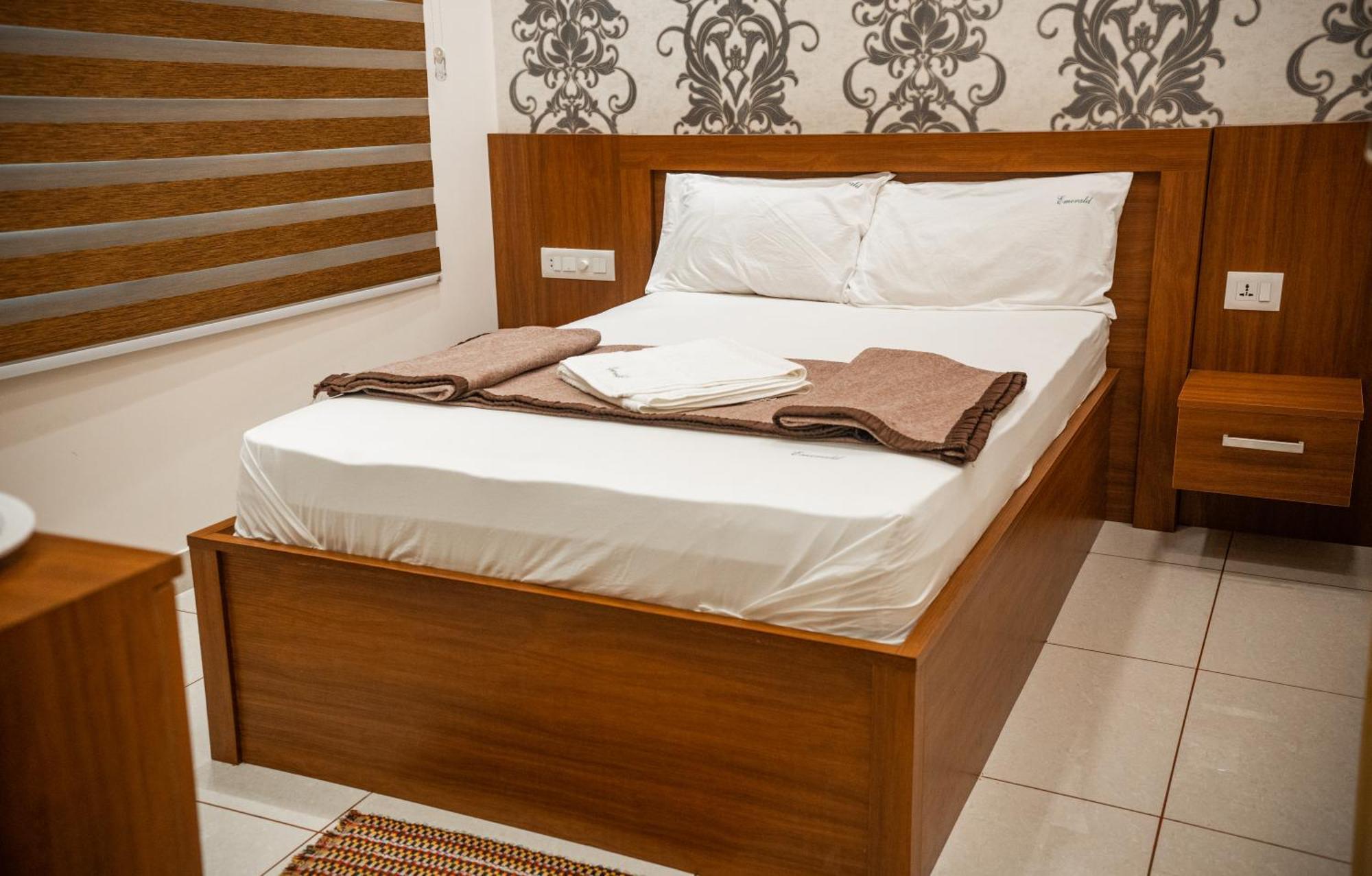 Hotel Emerald Royal Residency Kochi
