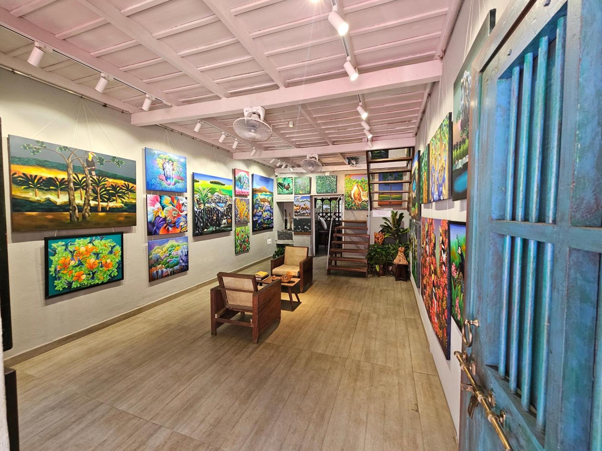 Homestay Idha Artists' Gallery - With Art *