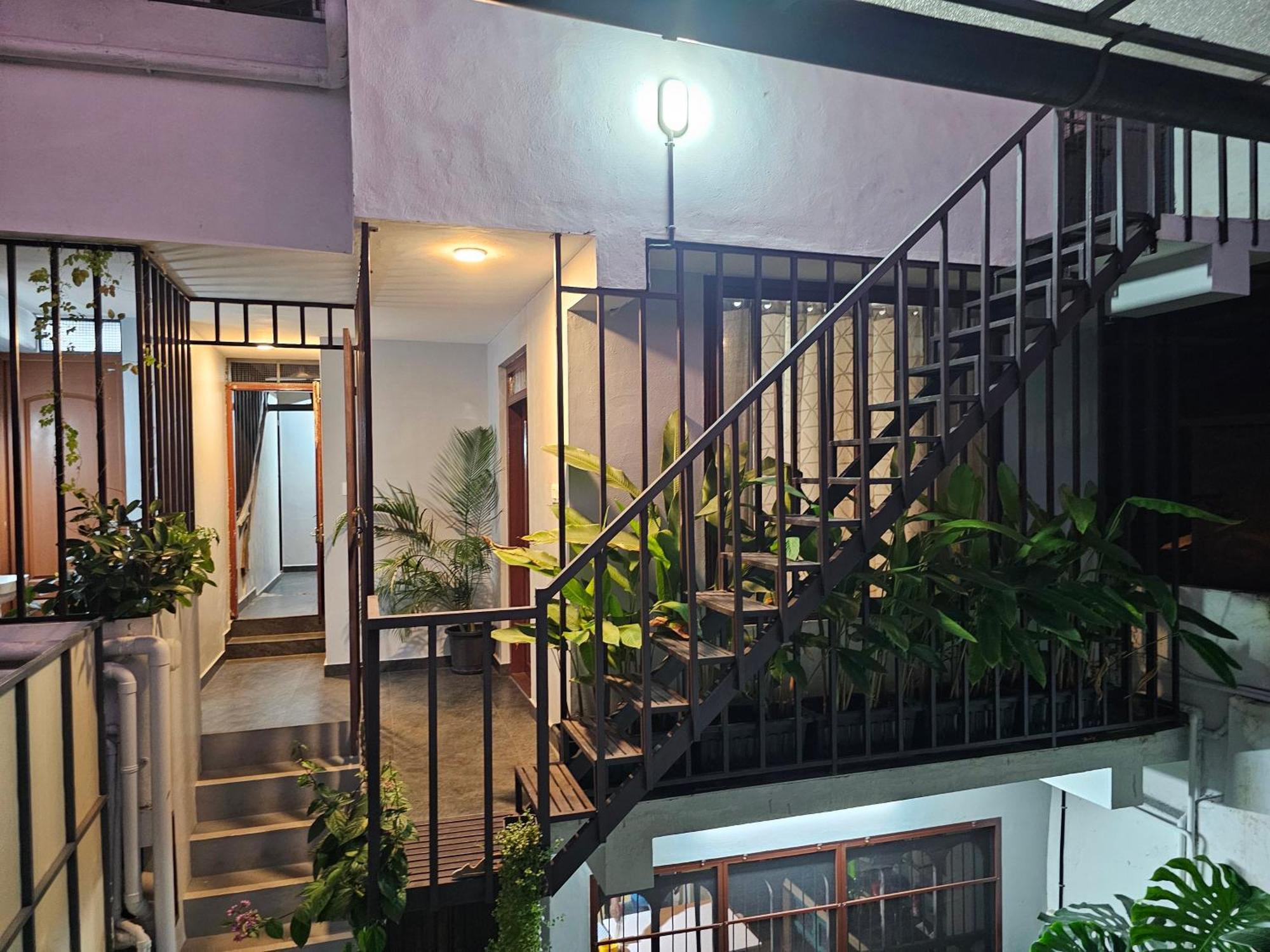 Homestay Idha Artists' Gallery - With Art *