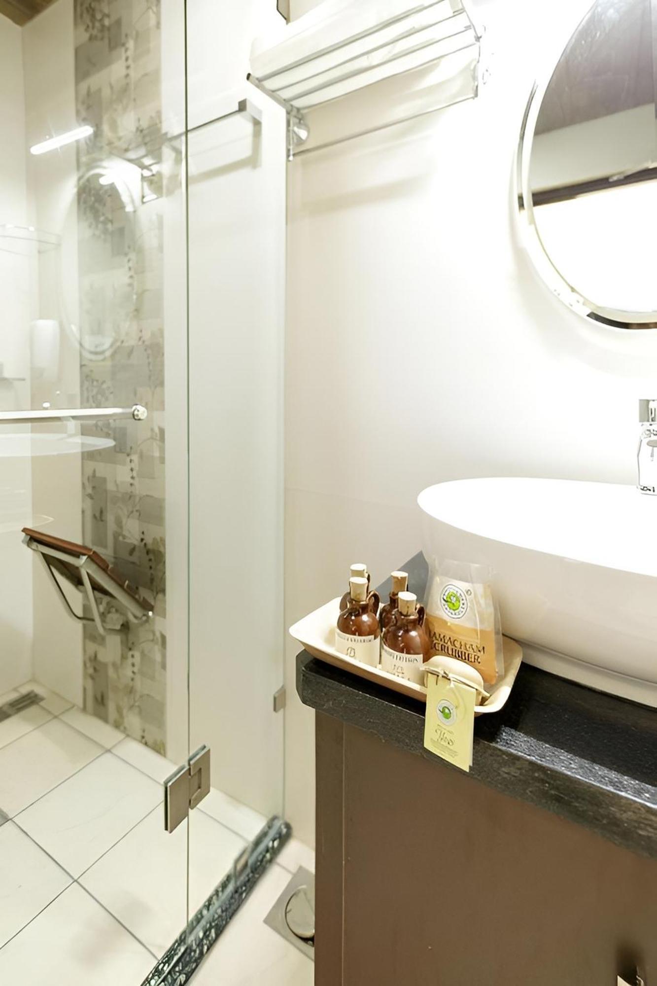Lhasa Ayurveda And Wellness - A Blusalzz Collection, Kochi, Kerala Hotel 4*