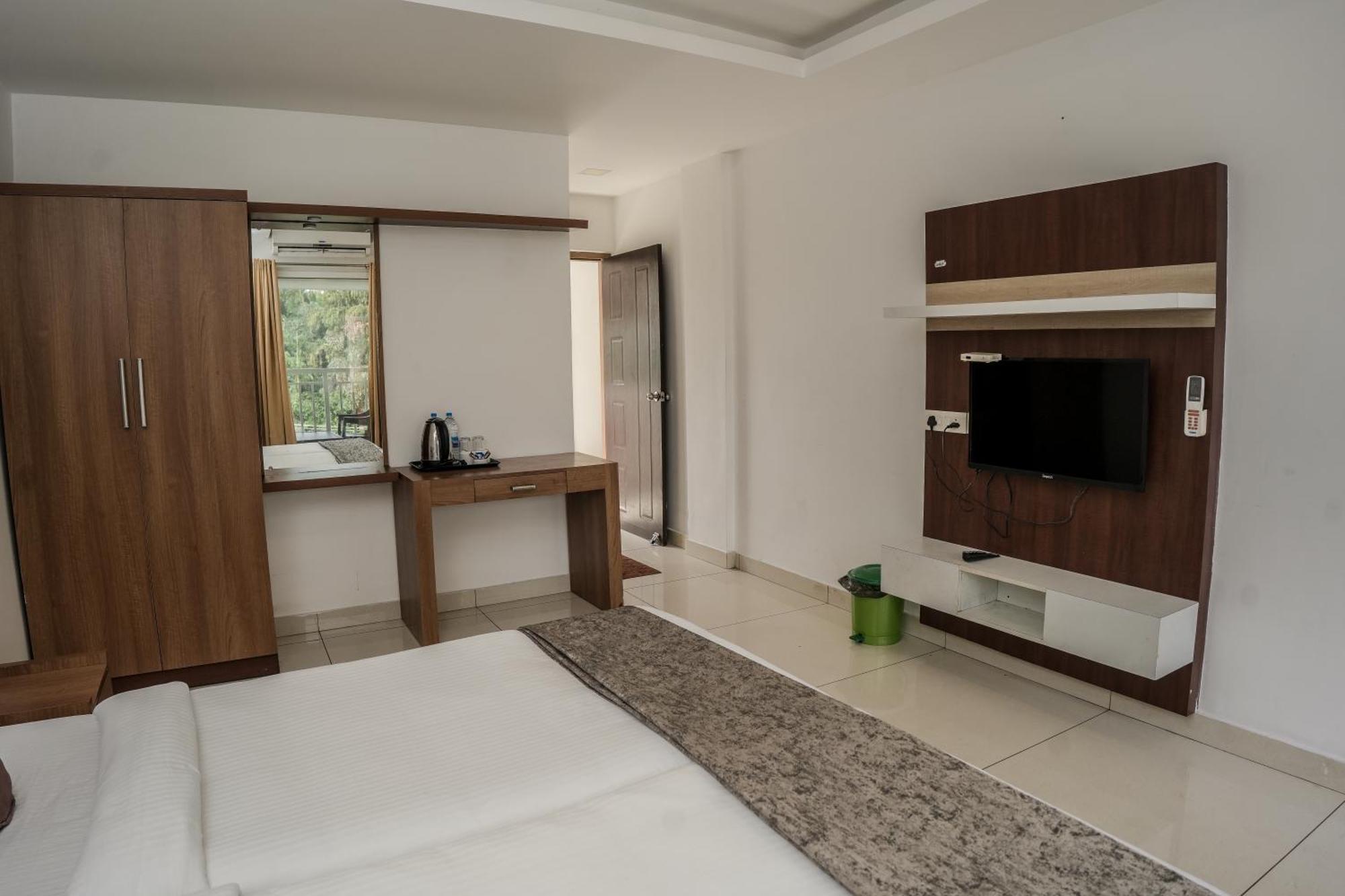 Lets Hotel