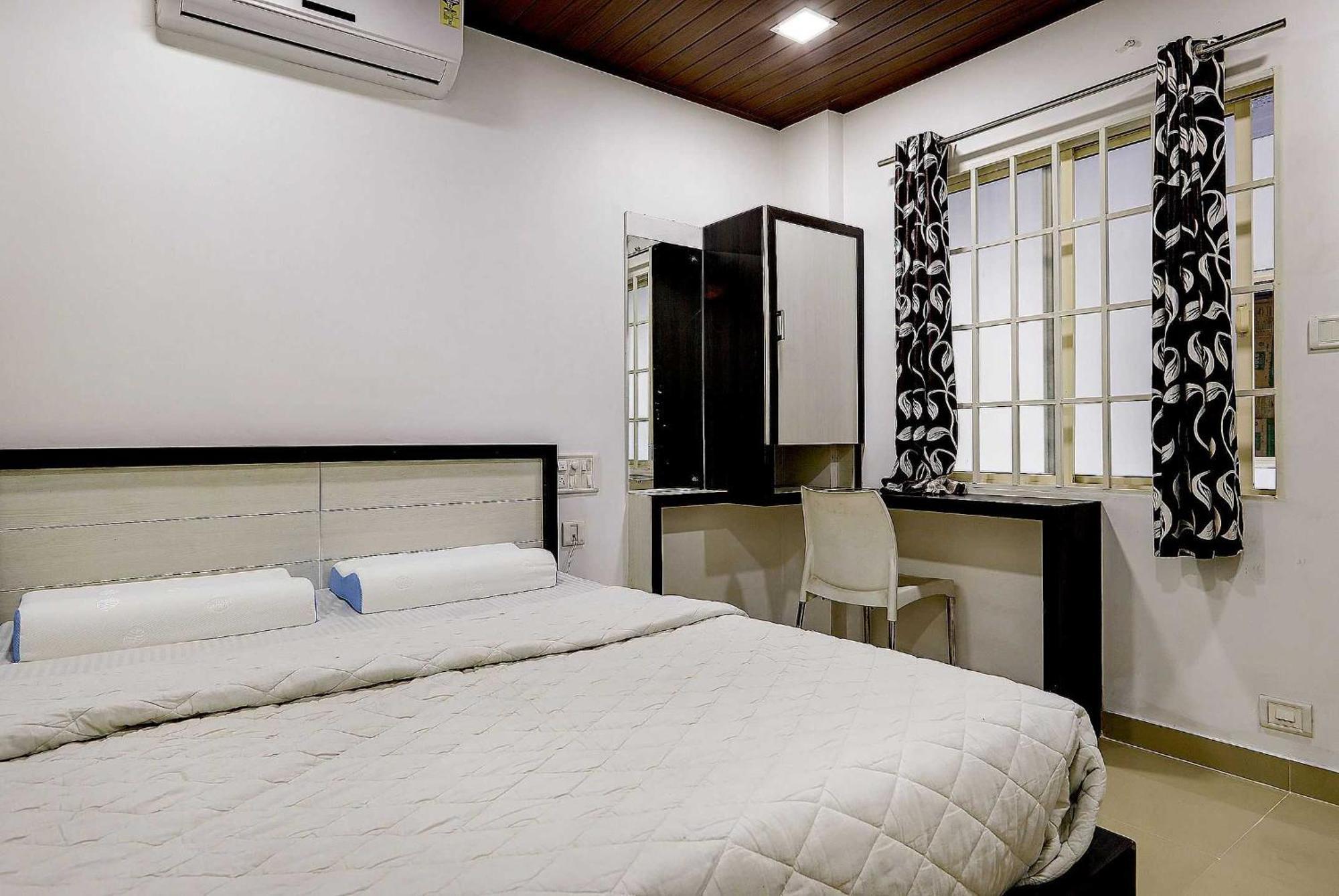 Spot On 48916 Kpm Tourist Hotel