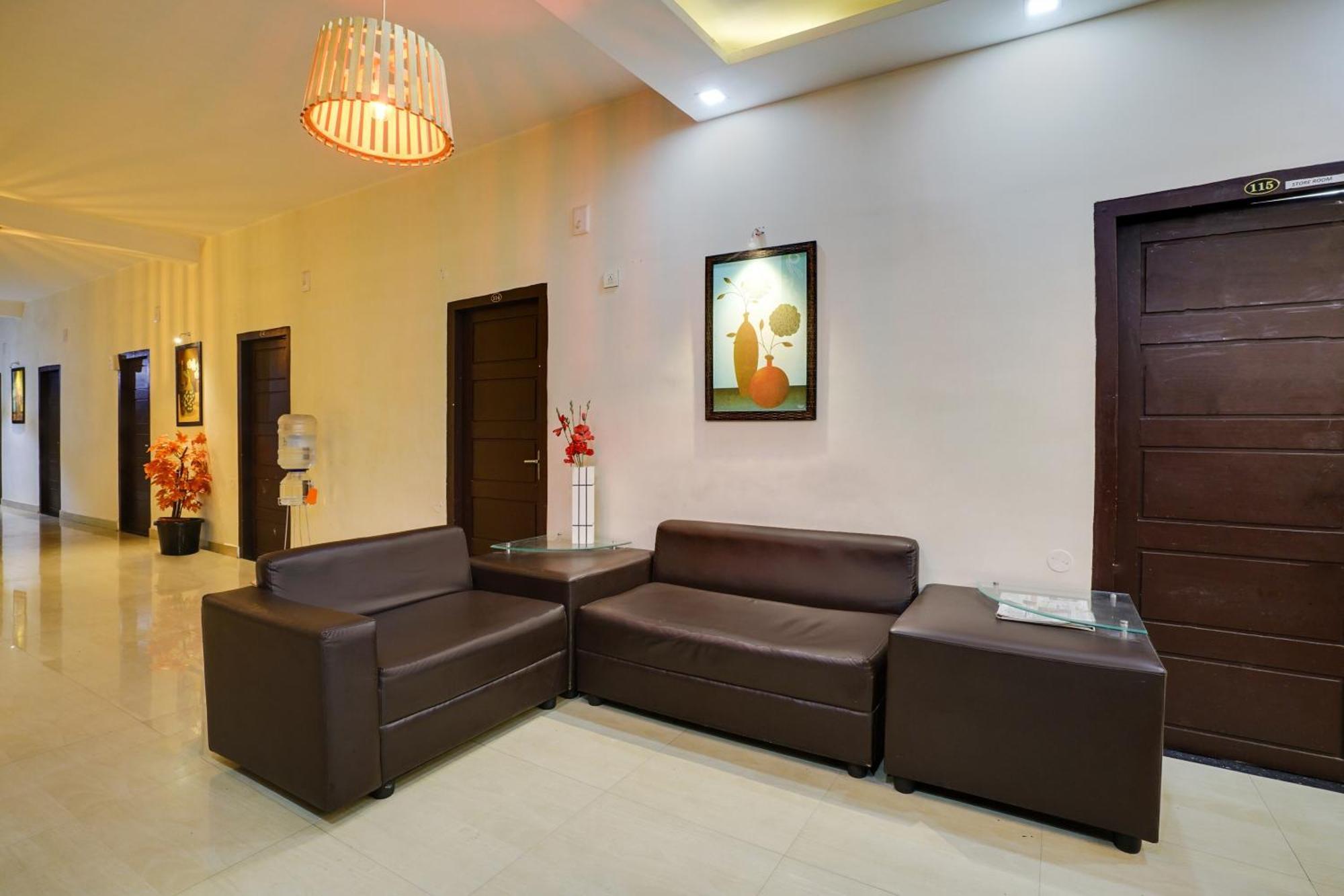 Hotel Oyo Flagship Arrows Tourist 3*