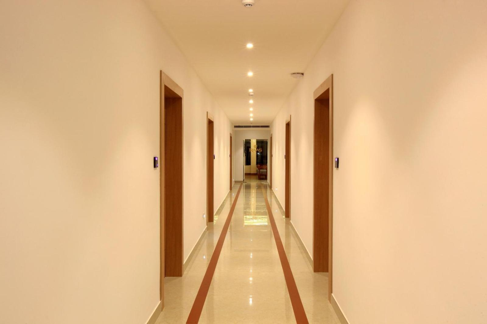 Raas Residency Hotel 4*