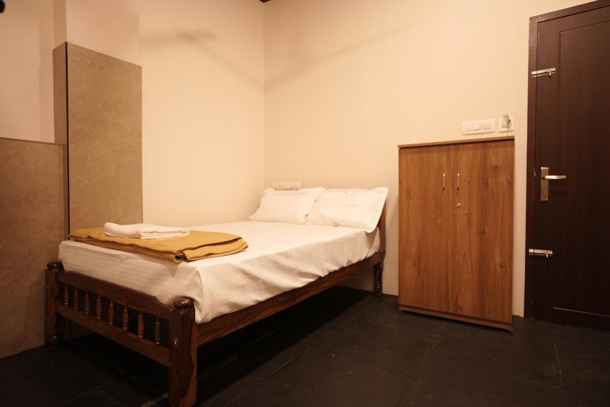Reach Residency Hotel 2*