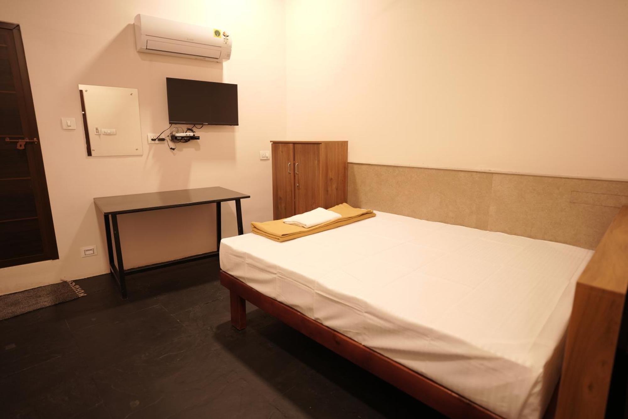 Reach Residency Hotel 2*