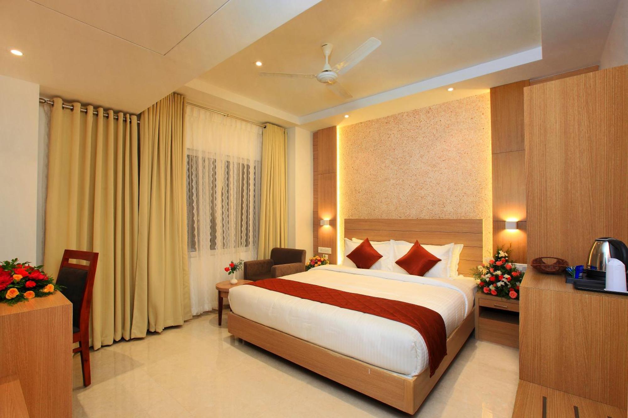 Hotel Raas Residency Kochi