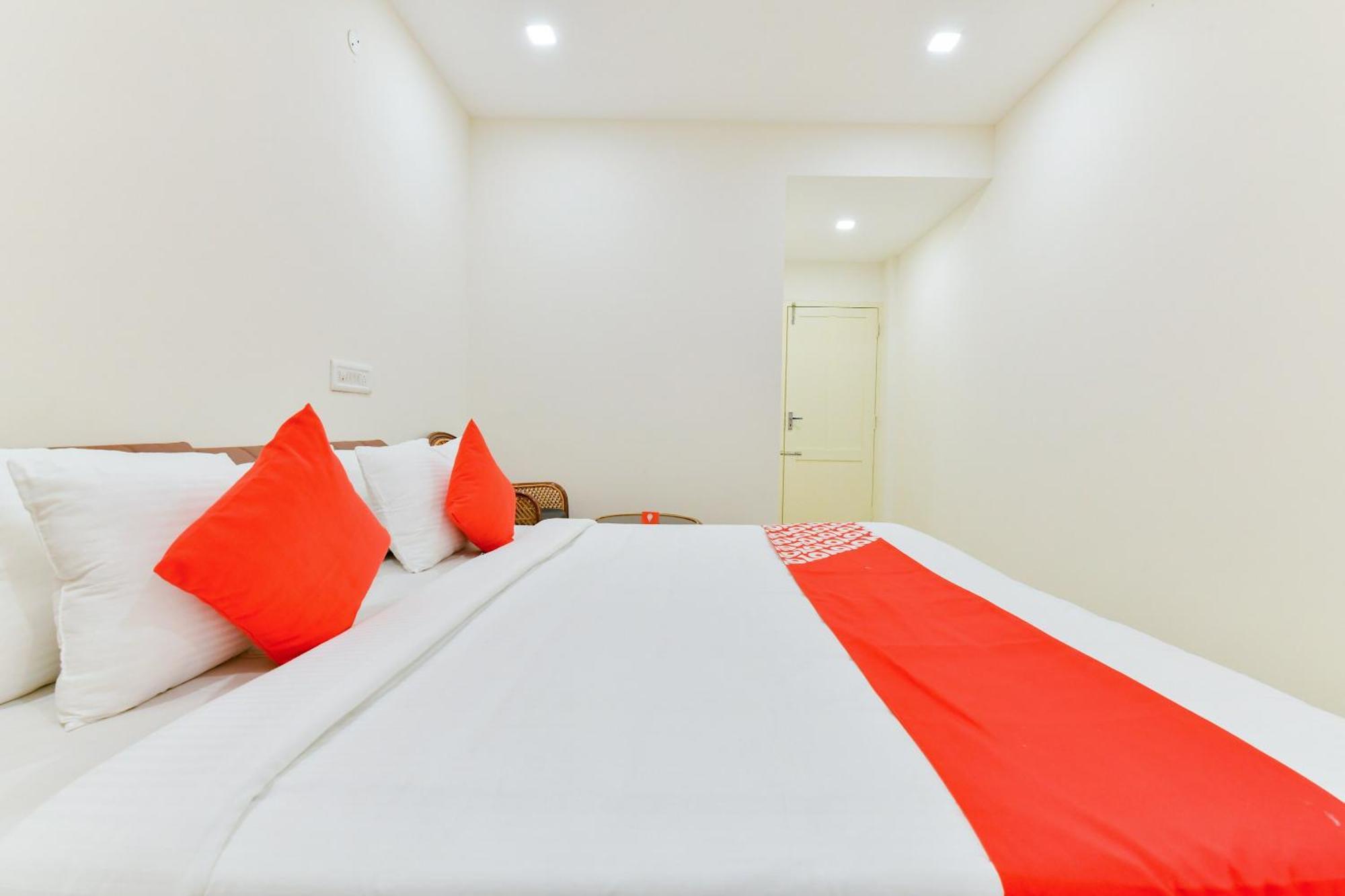Oyo Flagship 16659 Keyen Arcade Hotel 3*