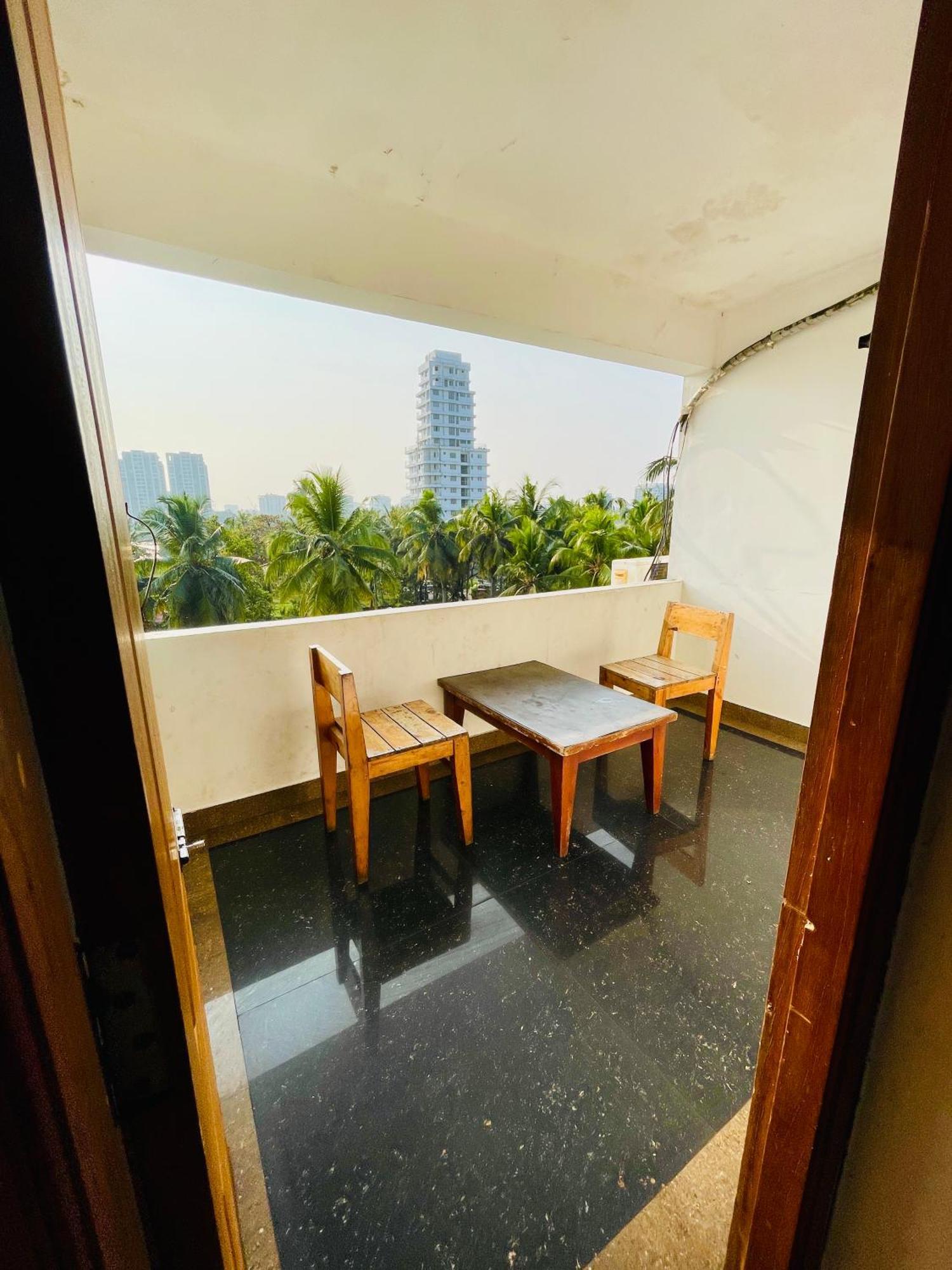 Oval Retreat Palace Hotel Kochi
