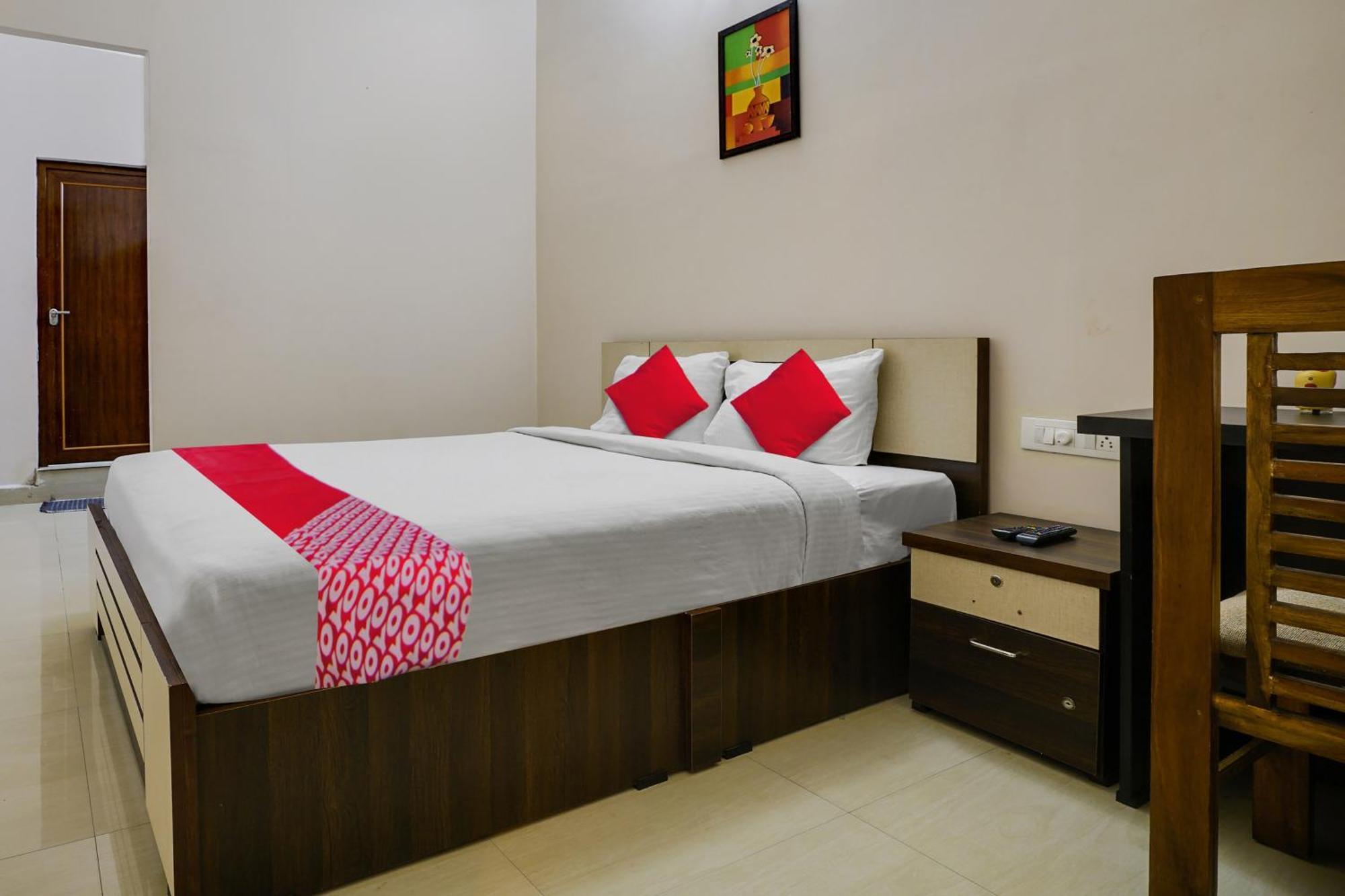 Oyo Flagship Arrows Tourist Hotel 3*