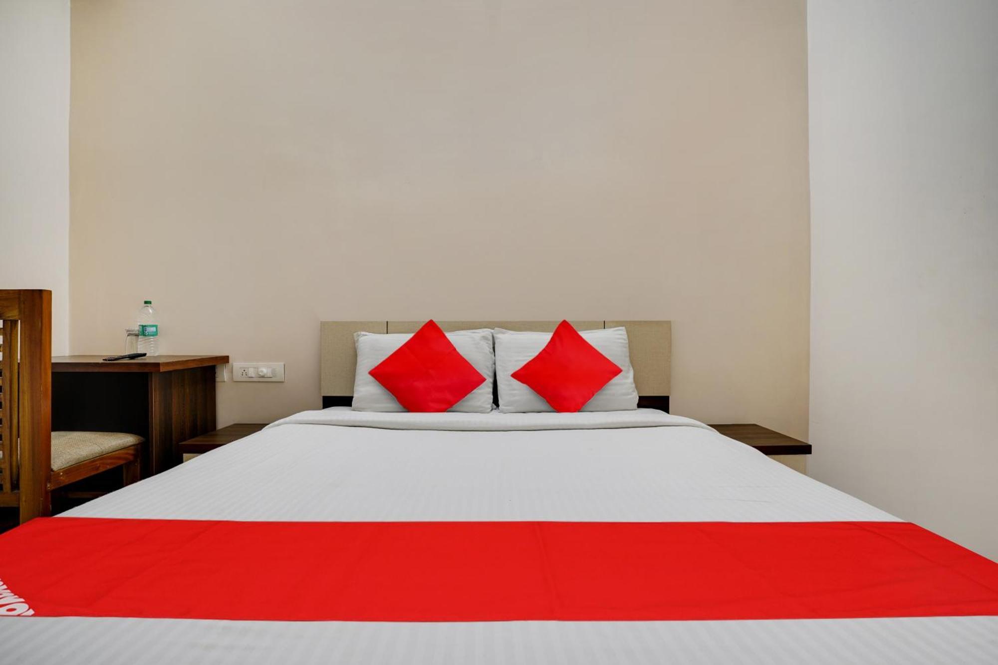 Oyo Flagship Arrows Tourist Hotel 3*