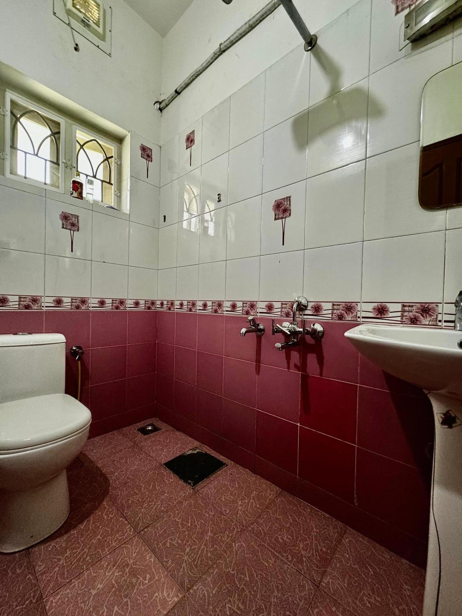 Chilanka Place Away From - Ernakulam- Kerala Villa *
