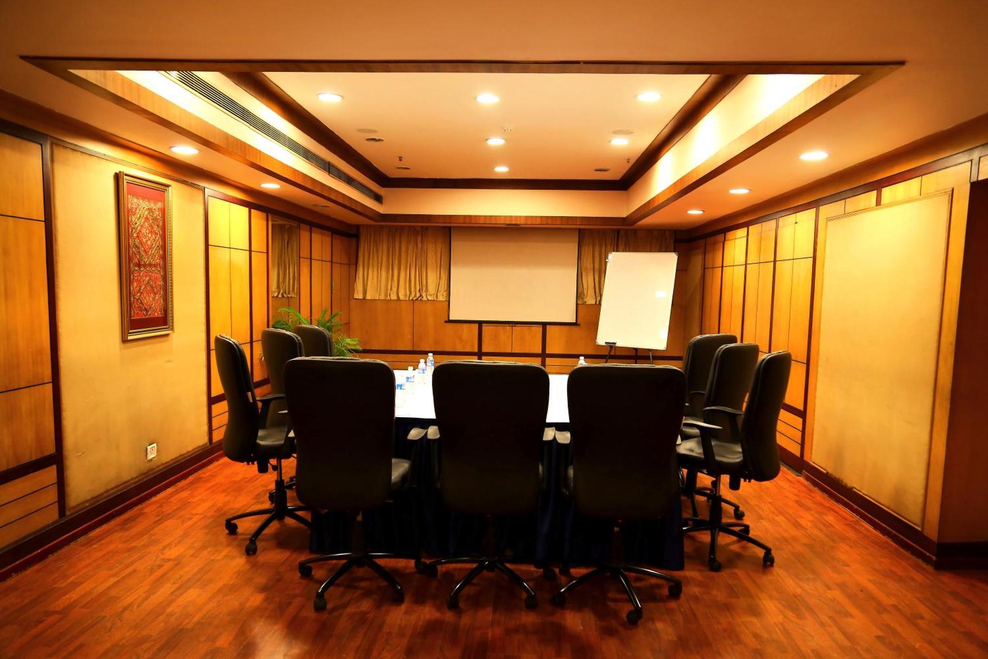 Hotel Gokulam Park & Convention Centre 3*