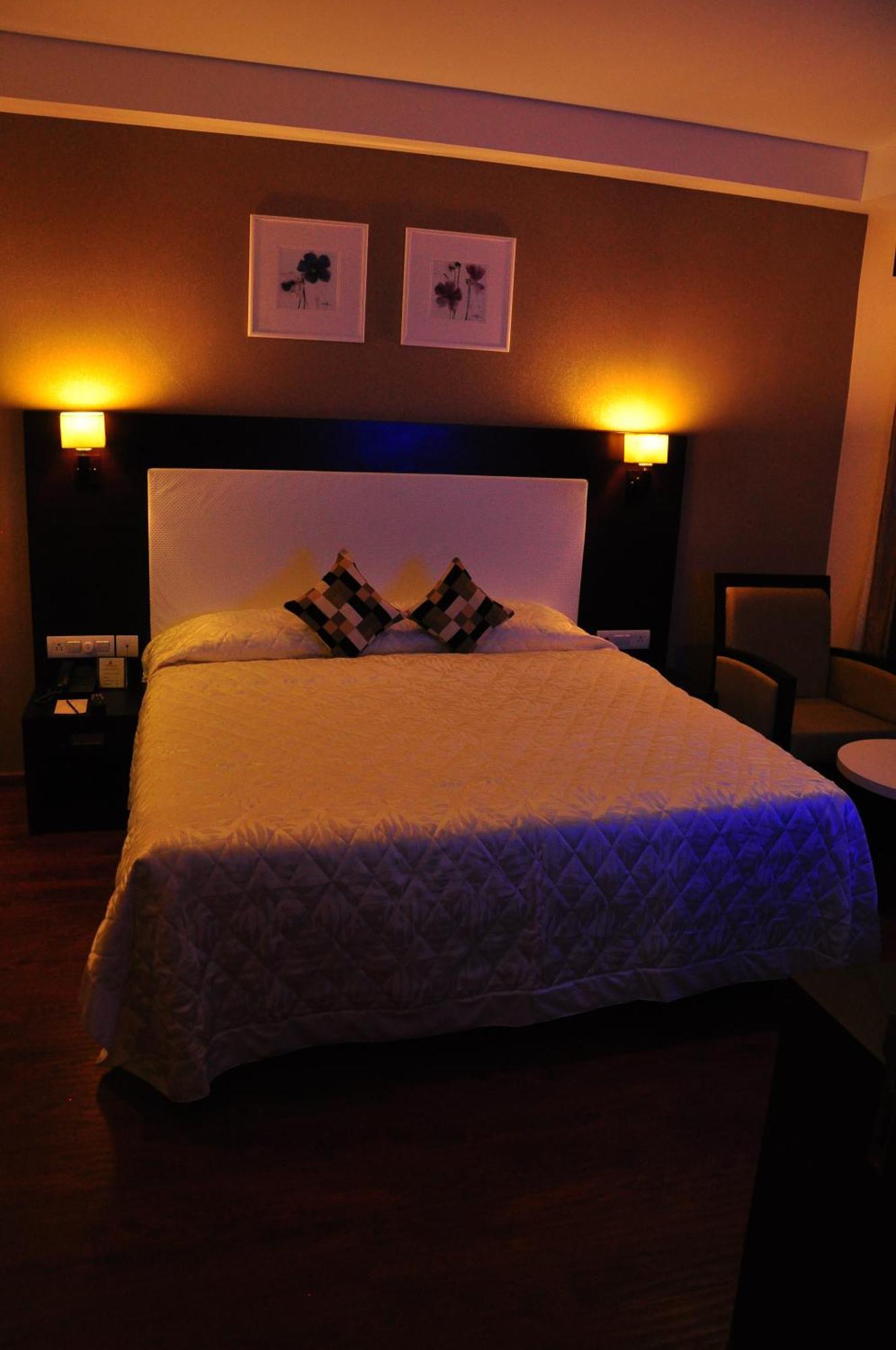 Hotel Cochin Seaport 4*