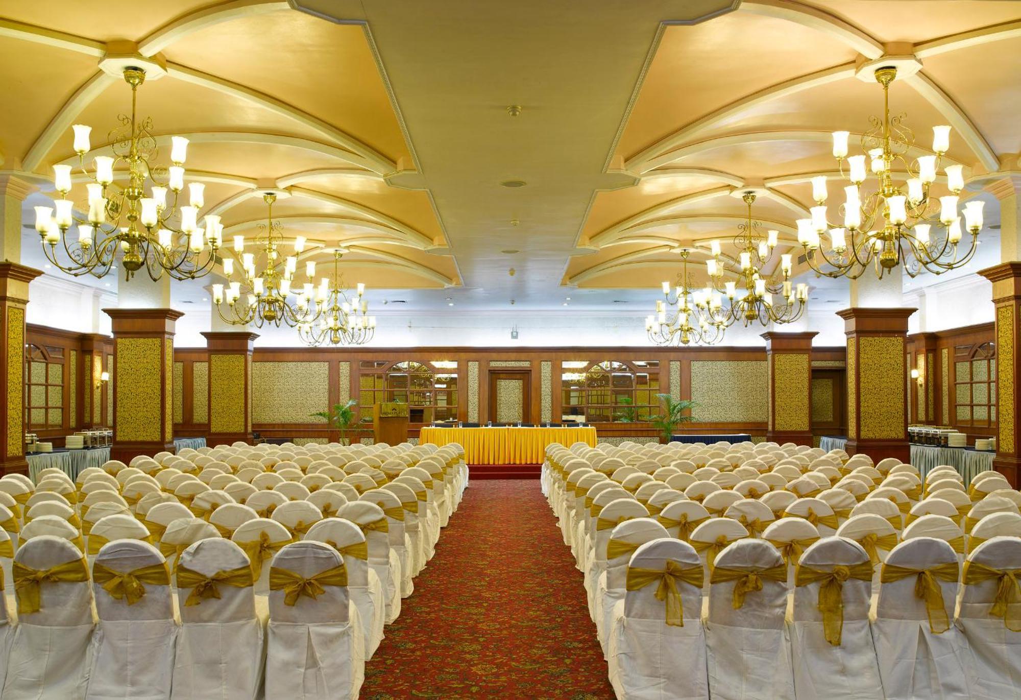 Hotel Abad Plaza Kochi