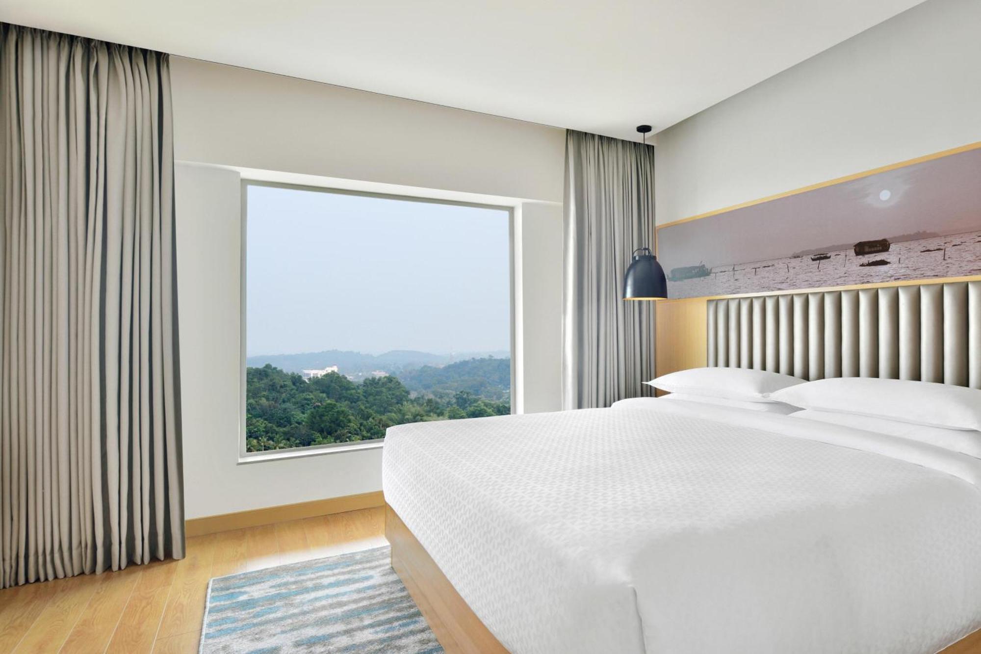 Four Points By Sheraton Infopark Hotel 5*