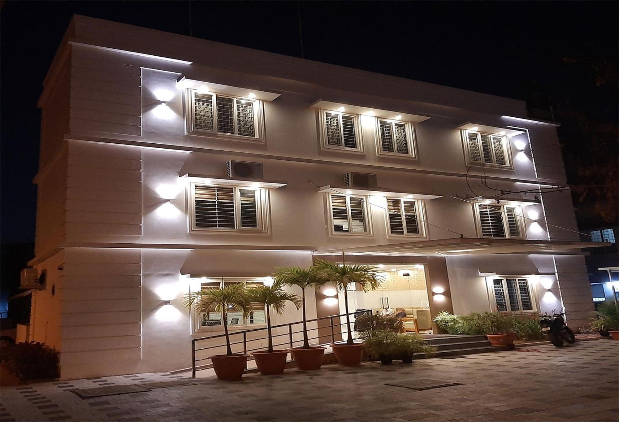Phoenix Holidays Hotel 3*