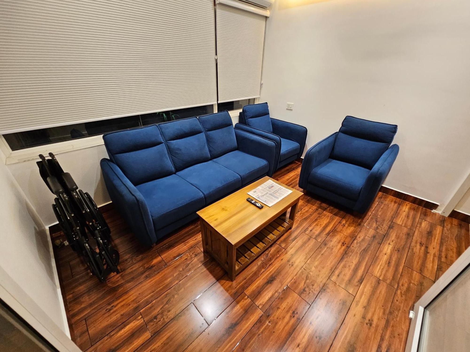 Olive Residence, Near Lakeshore Hospital *
