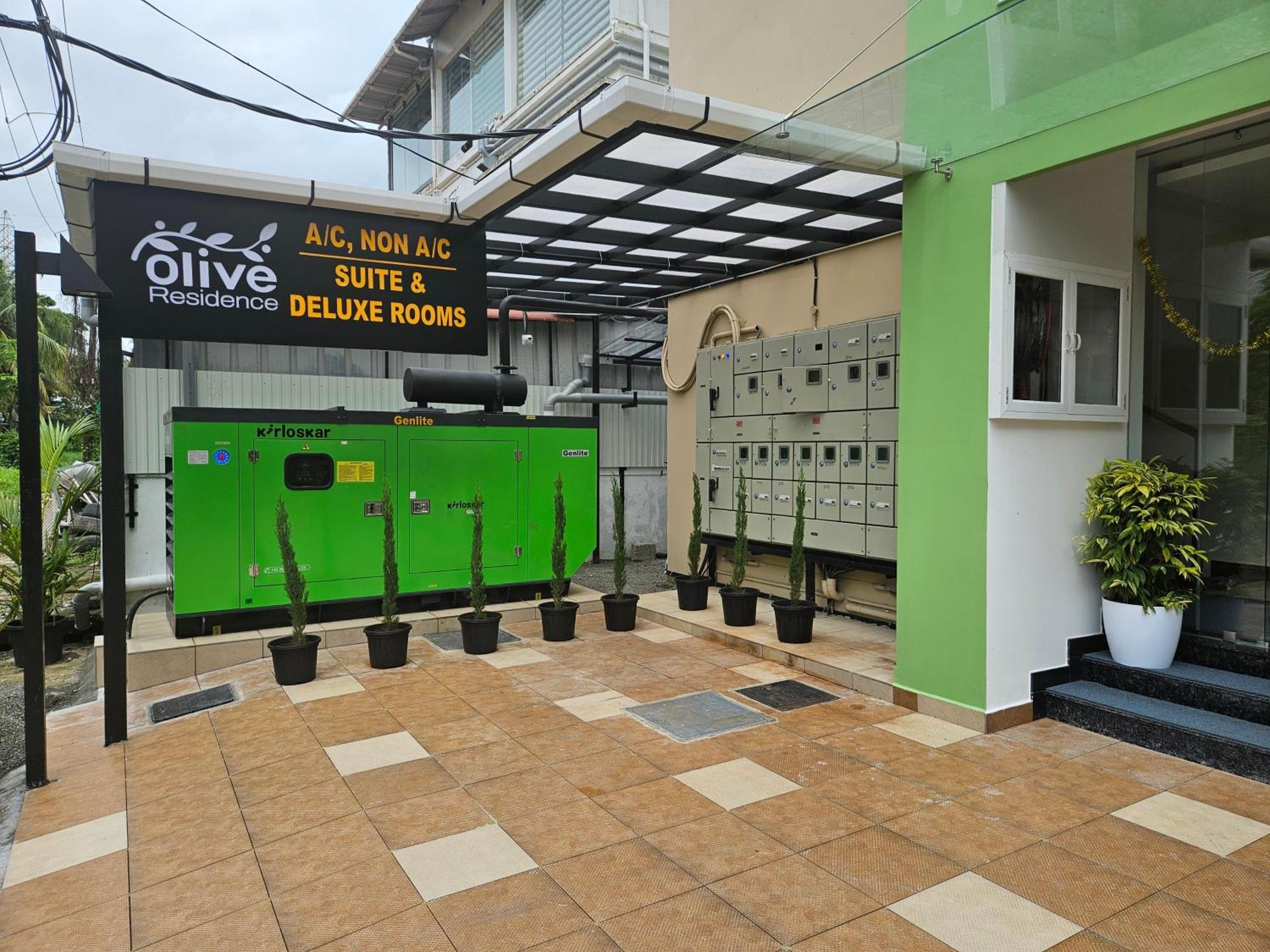 Olive Residence, Near Lakeshore Hospital Apartment *