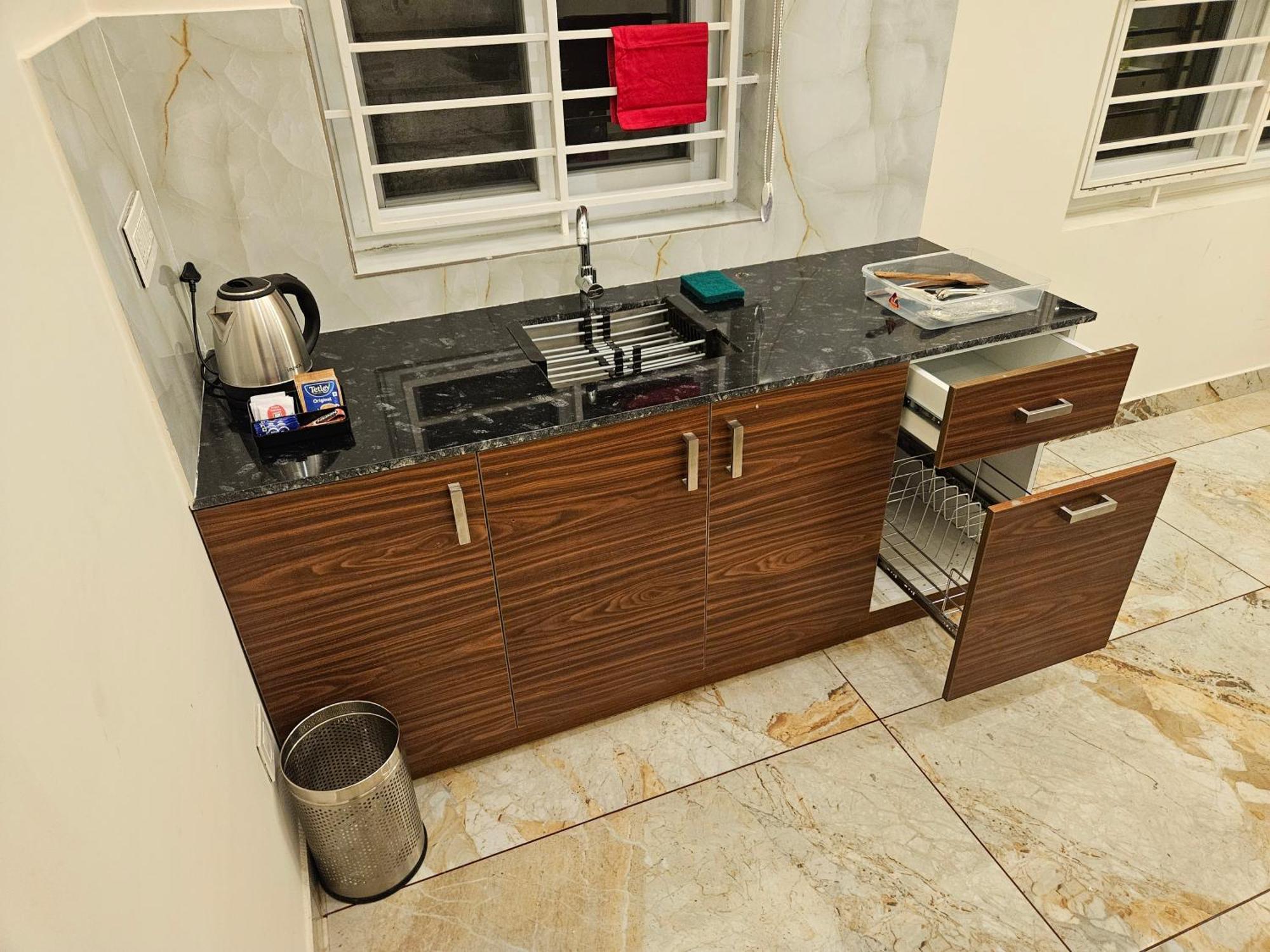 Olive Residence, Near Lakeshore Hospital *