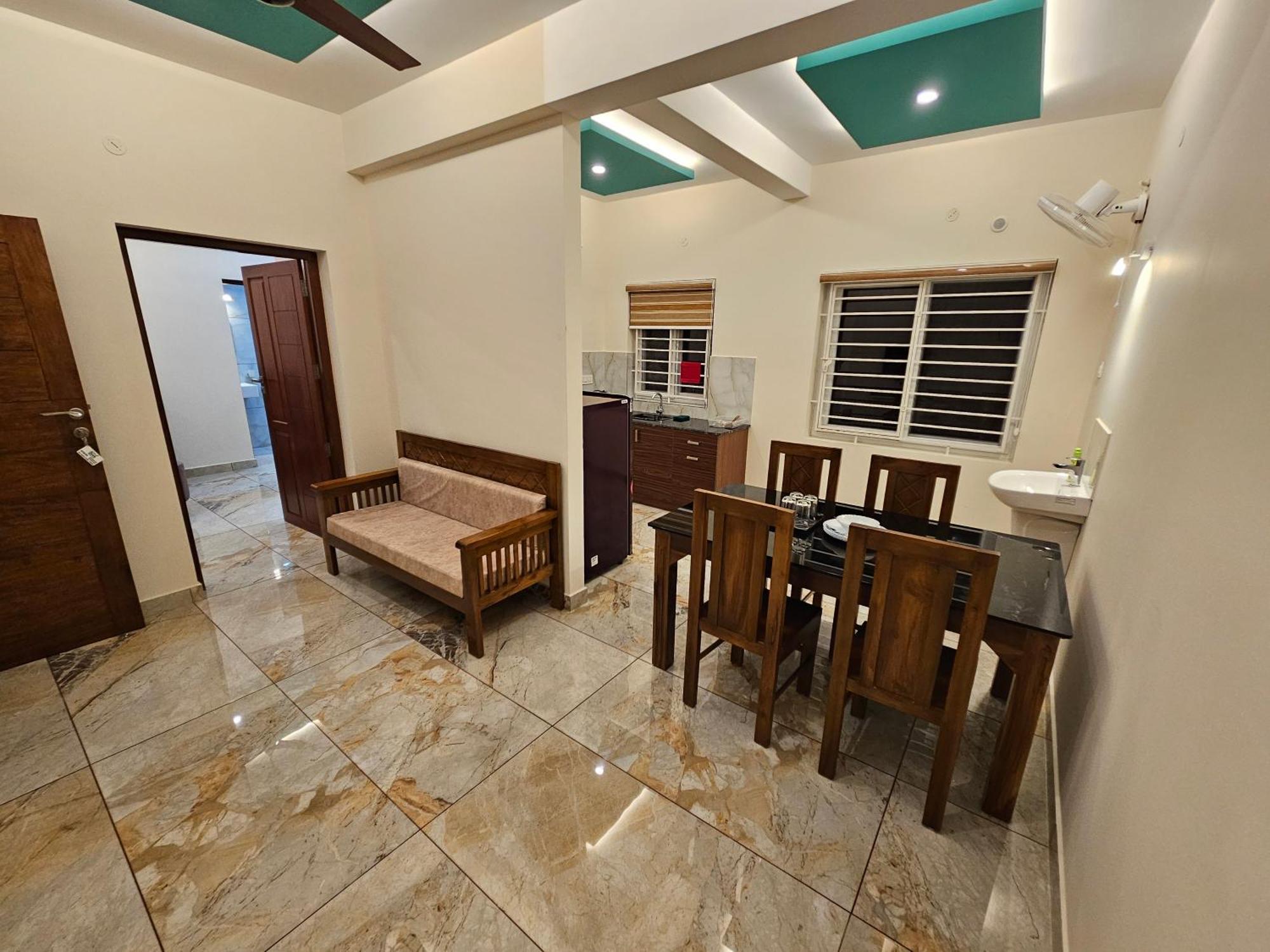 Olive Residence, Near Lakeshore Hospital *