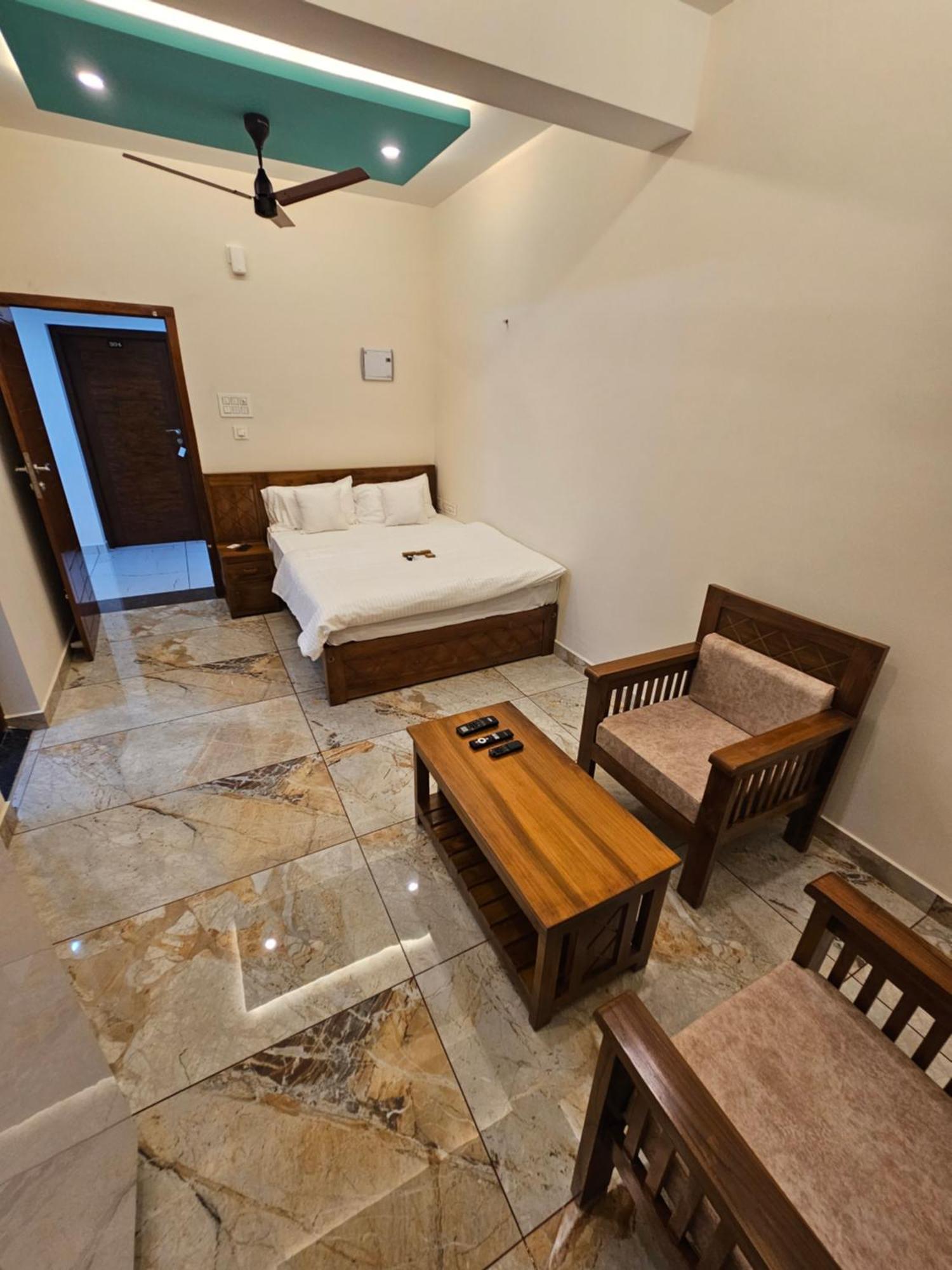 Olive Residence, Near Lakeshore Hospital *