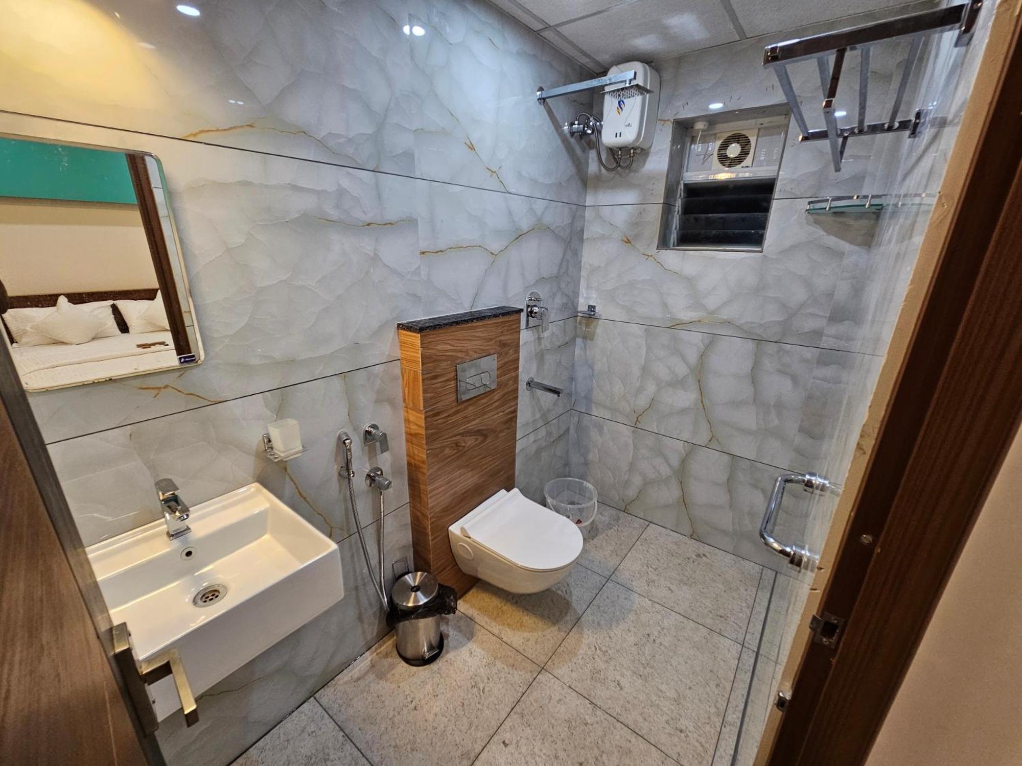 Apartment Olive Residence, Near Lakeshore Hospital *