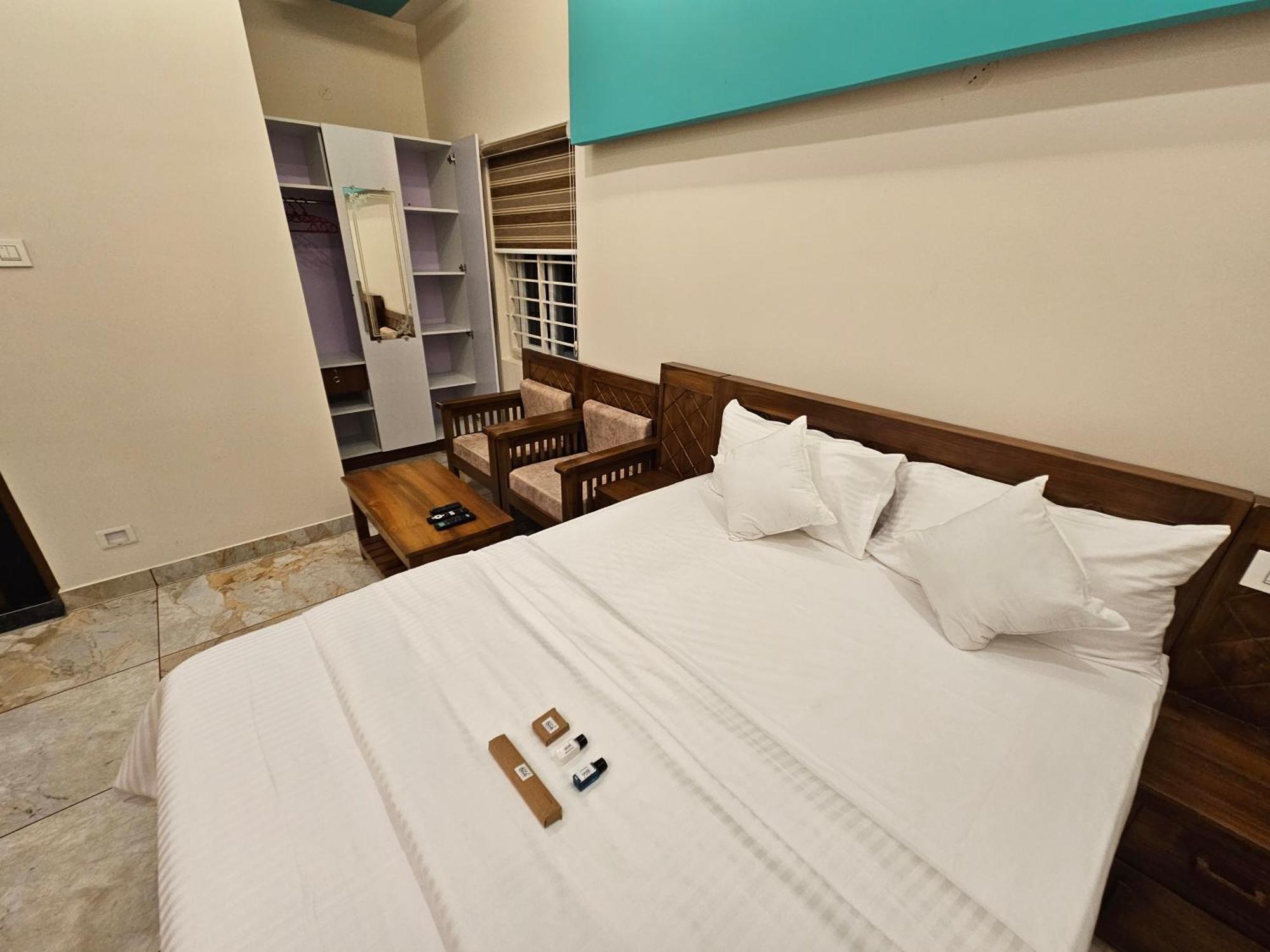 Olive Residence, Near Lakeshore Hospital Apartment Kochi